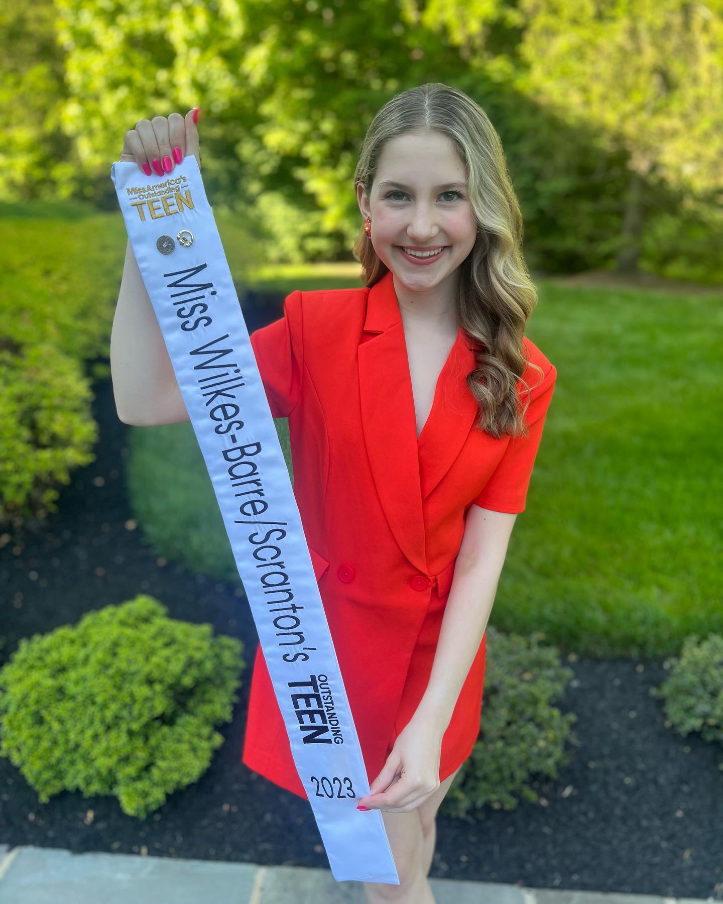 Miss Pennsylvania’s Teen is less than a month away and I could not be more excited! 👑 People’s Choice Voting is now live and I would greatly appreciate your vote at the link in my bio! 🗳️💗