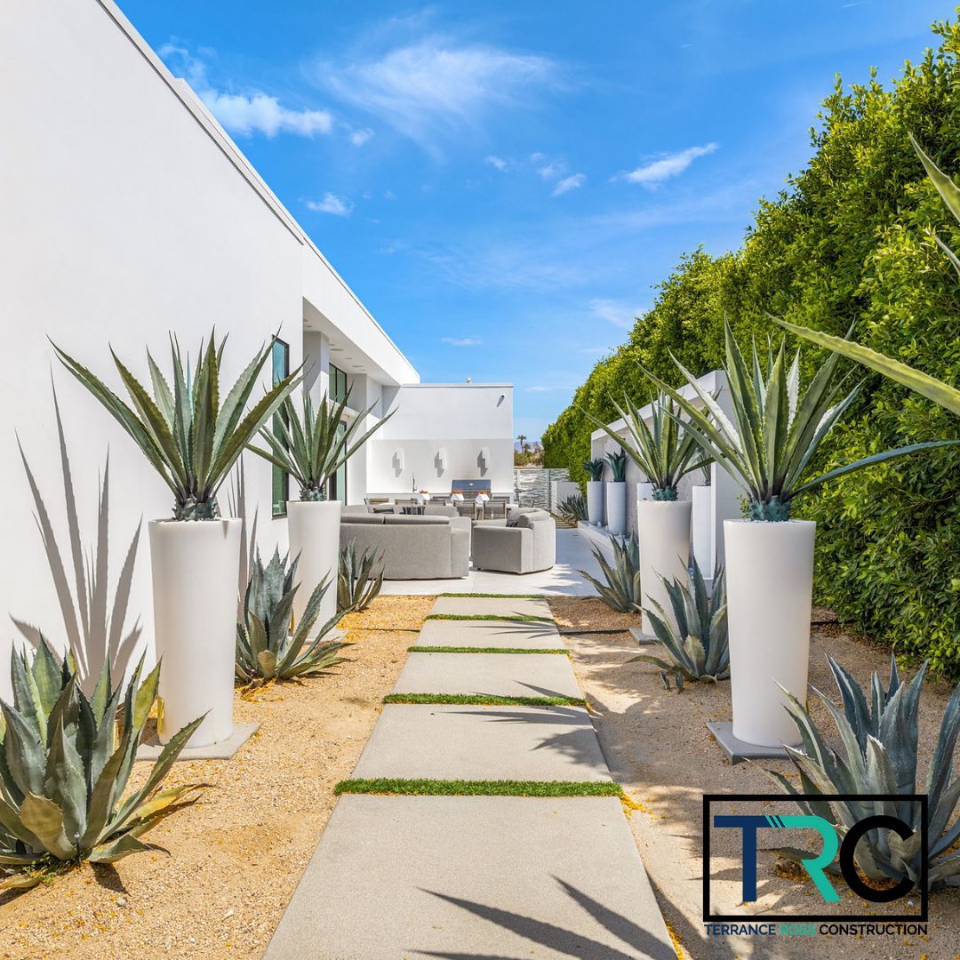 Day or night your space should be breath taking.
#LuxuryLiving #palmdesert #ranchomirage #palmsprings #coachellavalley #HighEndConstruction #ExquisiteDesigns #ElegantResidences #PremiumCraftsmanship #SophisticatedHomes #timelessarchitecture