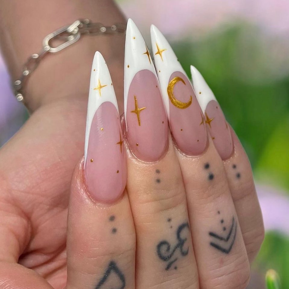 Can we get an ๐๐ผ for these crisp baddies by @ladylefave ! This girl was born to do nail art, I knew it from day one of her class!! She slays every single time! ๐ฅ
If you want hand painted flawless shaped talons sheโs your gal! Go give her a follow! ๐ซ๐
๐ป๐๐ผ