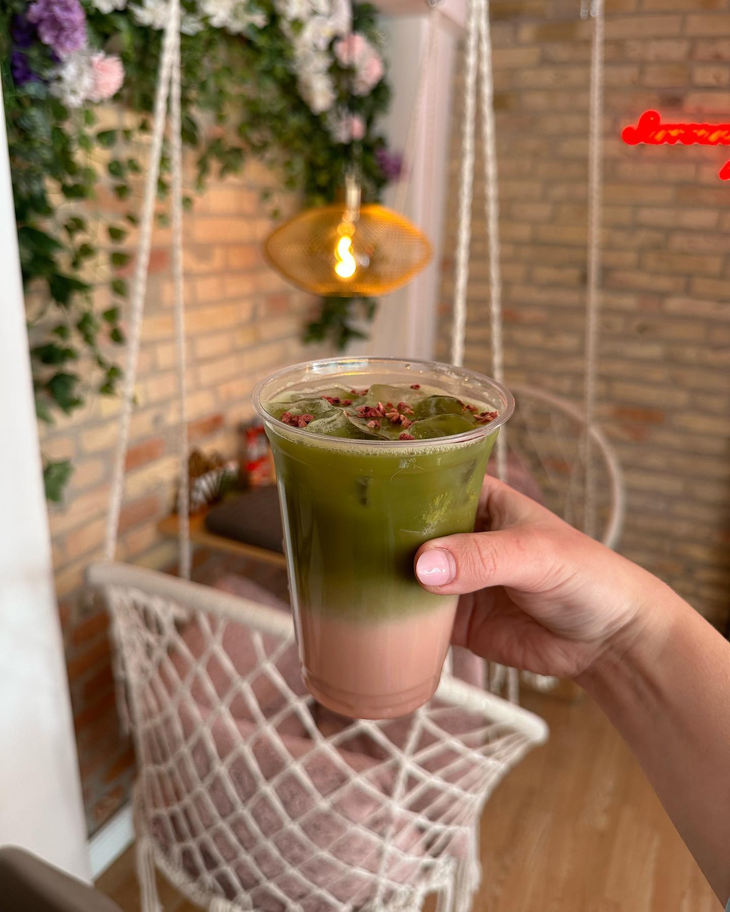 🌸 Calling all matcha enthusiasts! 🍵💕✨ In the spirit of sharing the love for our Iced Pink Matcha Drink, we want to know: Who would you invite for a walk & sip matcha with? 💖 Write your matcha partner-in-crime in the comments below for a chance to win this refreshing treat! 🌸💫
We’ll draw the winners on 31st of May. #Aarhus #pinkmatcha #MatchaDate #ToGoPinkMatcha #SipSnapWin