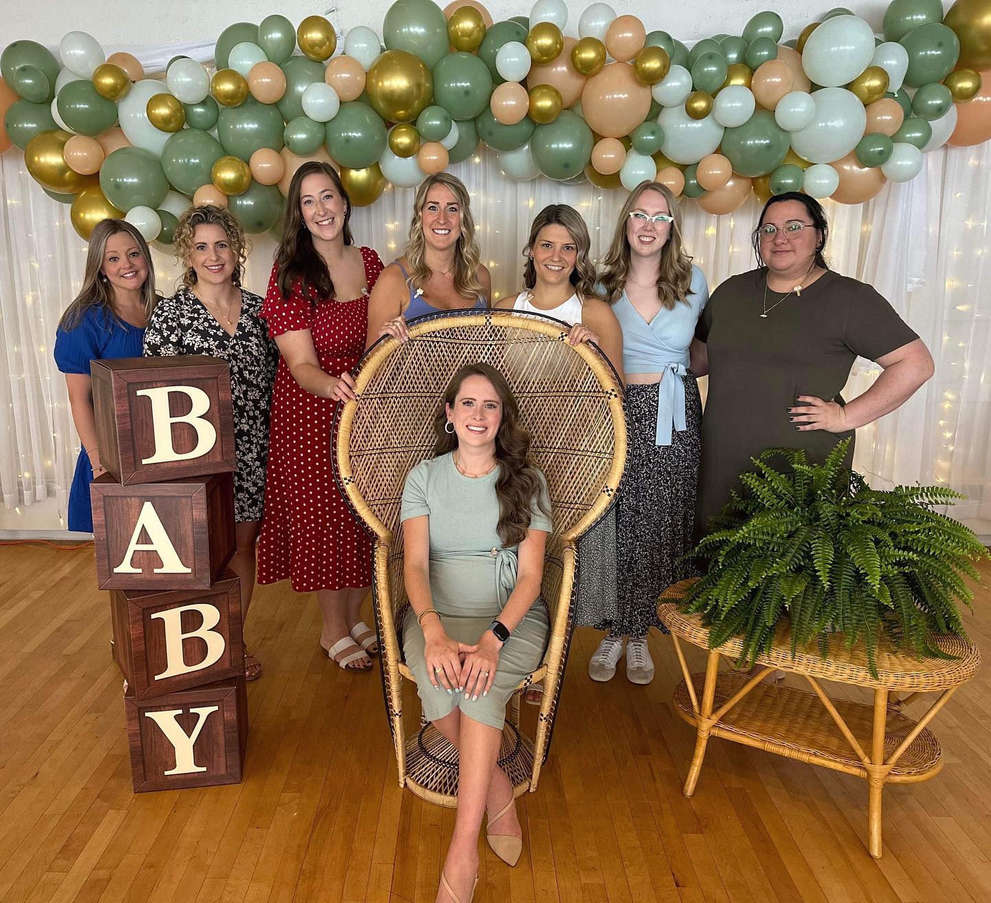 Congratulations to my beautiful cousins @elladaneli and @codymbakes - I am going to spoil the shit out of that little nibblet when they arrive 💛👩🏻🍼🧸🍭