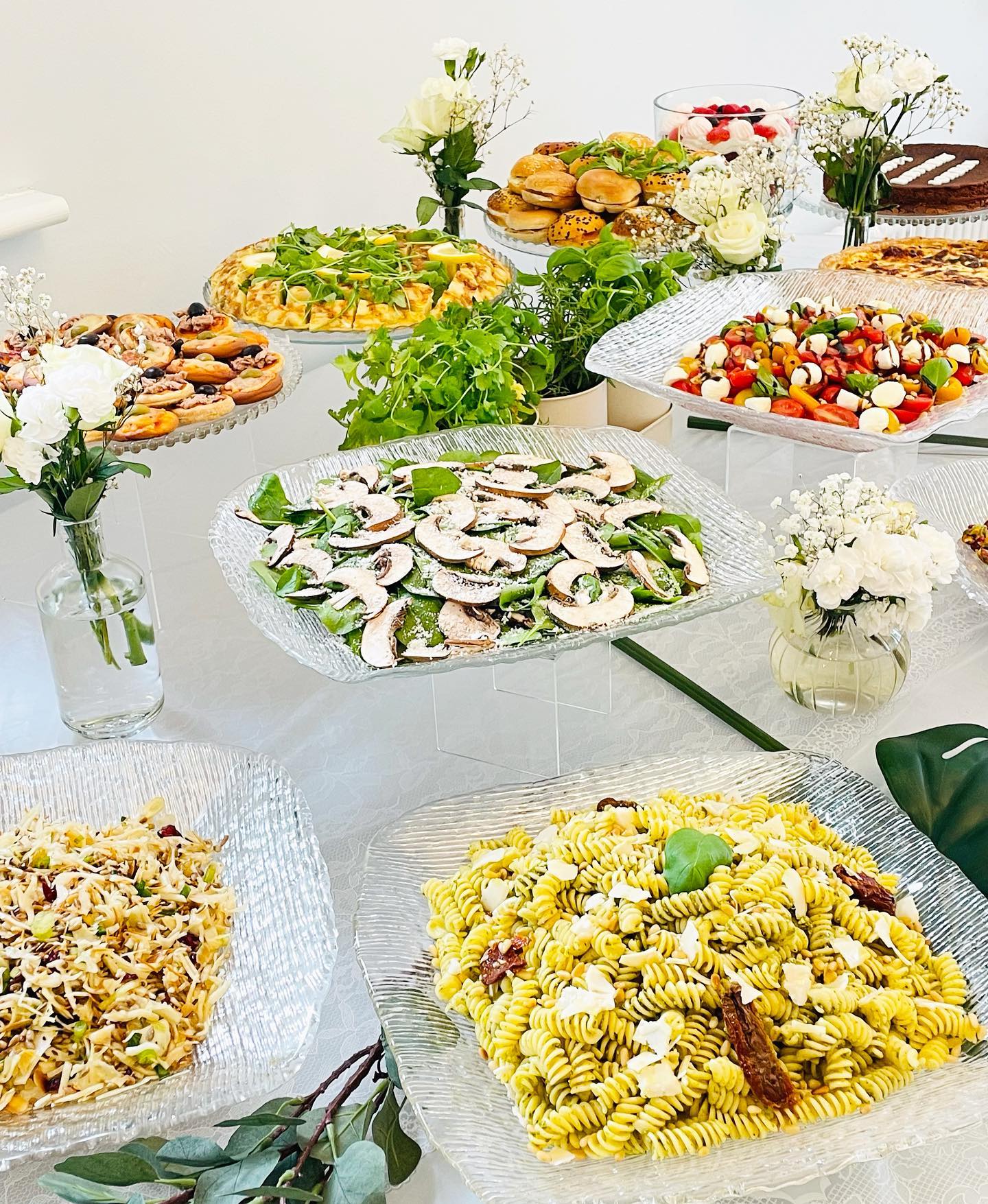 Birthday Party Buffet
#buffetdinner #meatless #yummy #kosherlondon #londonkosher #koshercateringlondon #koshercatererinlondon