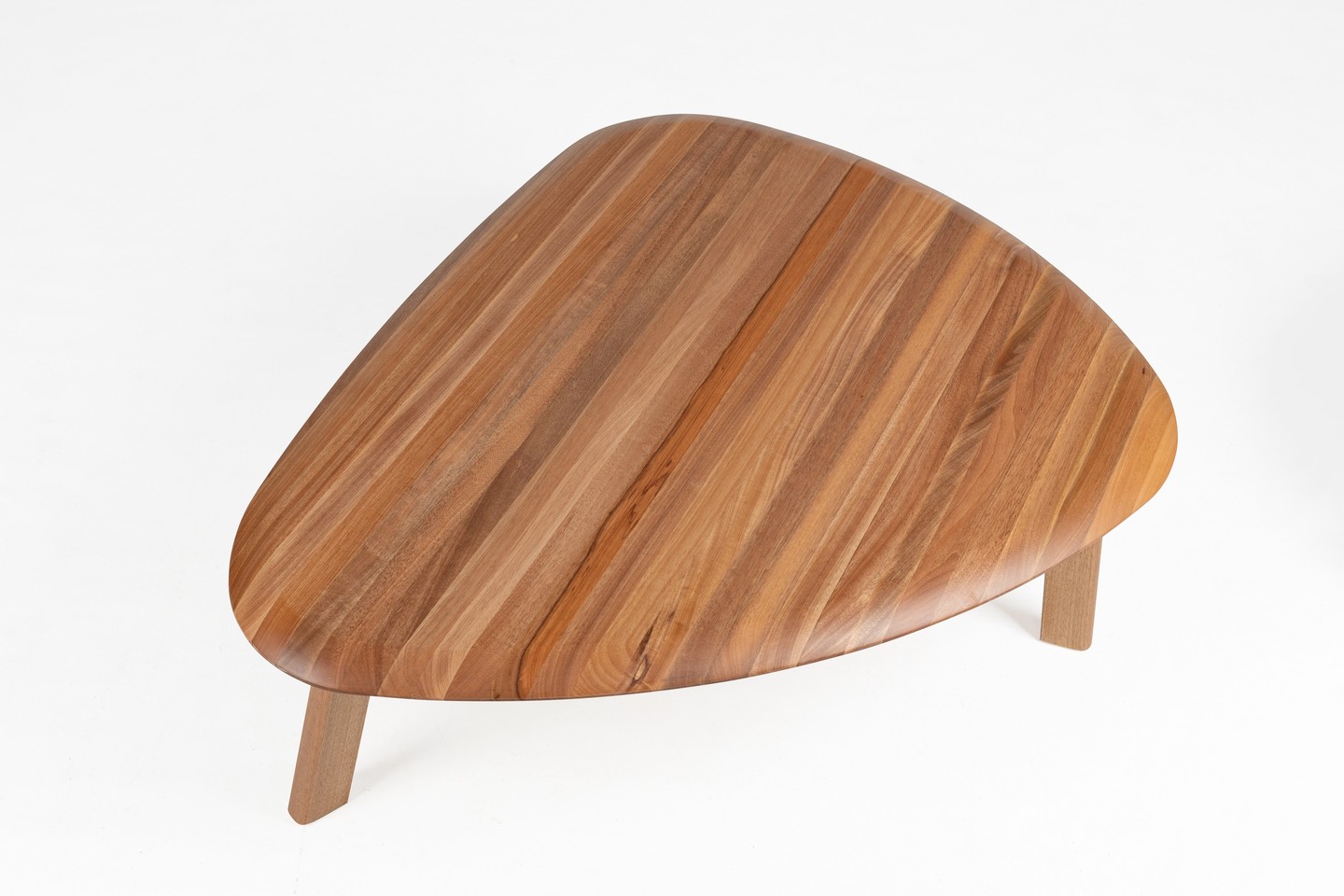 Mesa de centro Fasole
A mesa alta da nossa composição de mesas de centro Fasole
Em madeira maciça de jequitibá em sua cor natural 😍
Coleção Bossa Nova ▪ De Lavie Decor
Design assinado por @ampezzanmaciel.design
#delaviedecor #delavie #moveisdemadeira #mesadecentro #decor #design #moveiscomdesing #mueblesdemadera #mueblesdebrasil #mueblescondiseno #brazilianfurniture #coffeetable