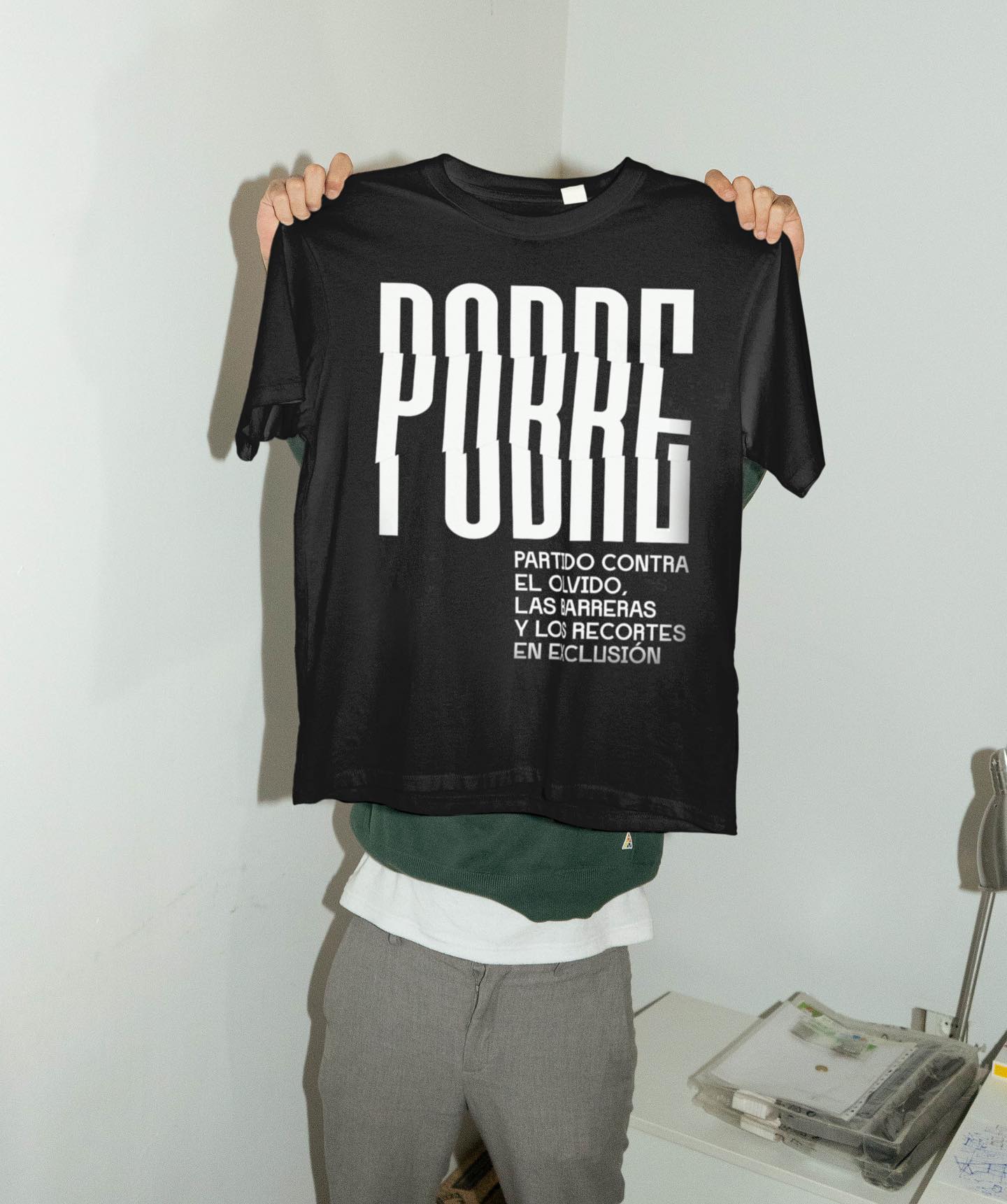 POBRE: Partido contra el Olvido, las Barreras y los Recortes en Exclusión.
Diseños de la campaña que hemos hecho en @germinalbrandonlove para EAPN, con el objetivo de señalar una de las problemáticas más graves que asola a este país, la pobreza. Se ha desarrollado la creación del único partido político que está deseando dejar de existir. Un partido ficticio como grito a toda la sociedad, que señala la falta de compromiso y de escucha de los representantes políticos.
Porque lo sufres.
Porque podrías sufrirlo.
Porque no quieres que nadie lo sufra.
Increíble trabajo de concepto y copies de Daniel Méndez @librosdeantiayuda
.
#graphicdesign #campañapublicitaria #publicidad #politicalcampaign #politicaldesign #visualidentity #posterdesign #politicalposter #designinspiration
#brandingstudio #designproject