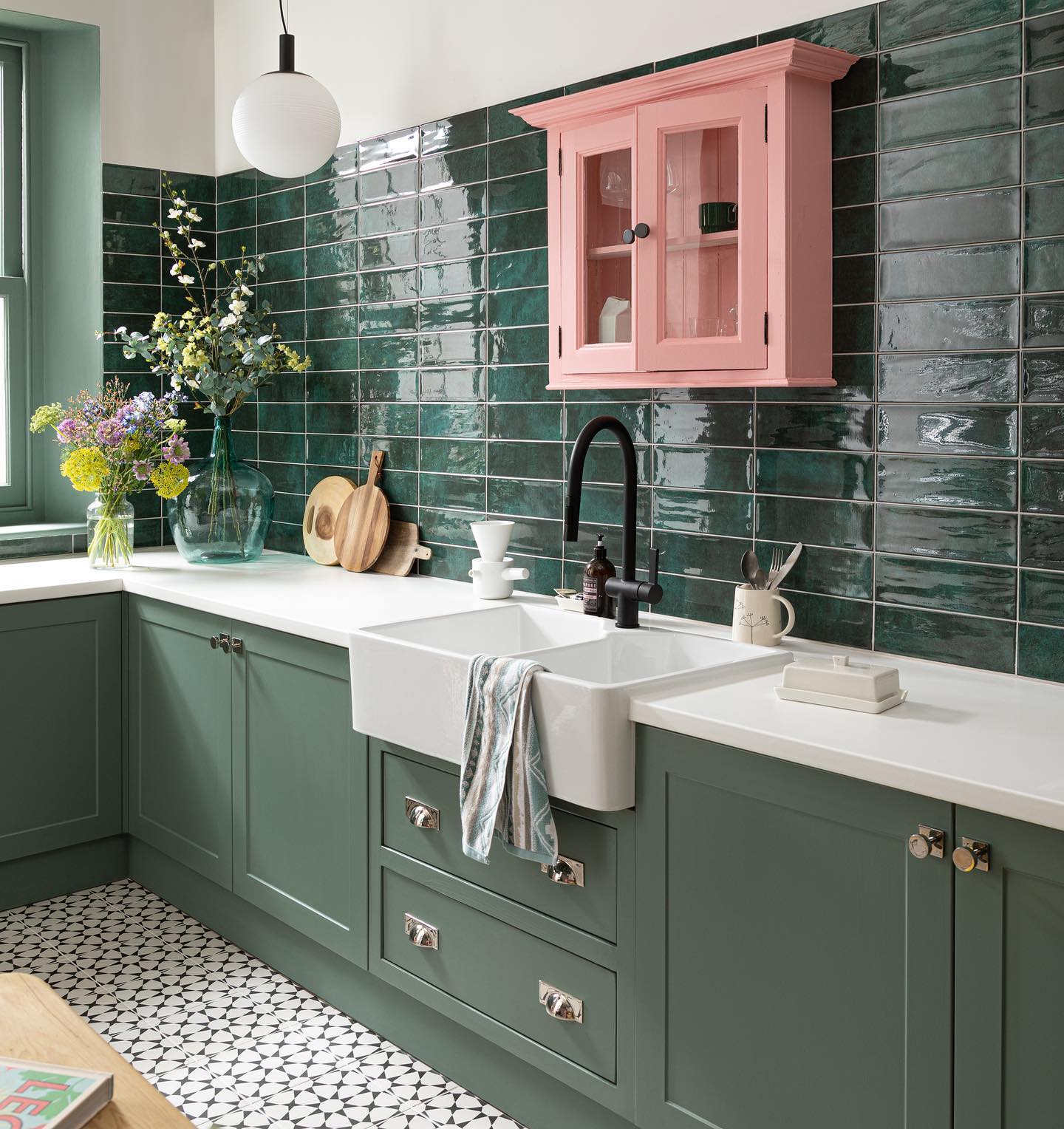 Loving these pink and green combinations from @ctdtiles So fresh and summery! 💕🥑
In other news, here’s what I’ve been working on this week…
🏡 Brochure copy for a high end Knightsbridge property development
🏡 An editorial-style feature for a top interiors brand about the importance of pattern in design
🏡 Blog content for @fibreguard fabrics about small space living
🏡 Website copy for high end kitchen company @alistairflemingdesign
Give me a shout if you need any help with your interiors copy! 🤓
#interiorswriter #propertywriter #copywriter #interiorsjournalist #contentwriter #copywriting #interiorscopywriter #interiordesign #designinspo #interiorinspo #interiors #luxuryinteriordesign
#interiorsblog #homeinteriors #homeinspiration #boldinteriors #colourmyhome #ihavethisthingwithcolour
