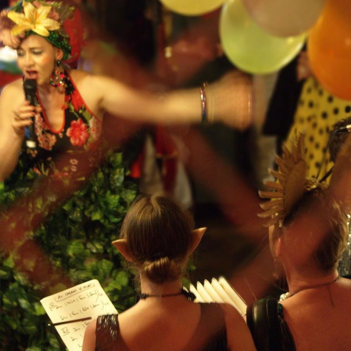 Ici chéri
On respire
La liberté
Merci @monsieur_k_et_cie ❤️
Les dernières dates du cabaret au Truc sont terminées pour la saison, mais ouf, ya le grand Gala du @cabaret.lesecret le 27 juin au @letheatredelatelier 🎉💋🍾
Resas 01 46 06 49 24
https://www.theatre-atelier.com/event/le-secret-cabaret-2023/
📸 @tolphey
#cabaret #cabaretshow #kabarett #montmartre #montmartreparis #chansonfrançaise #livemusic