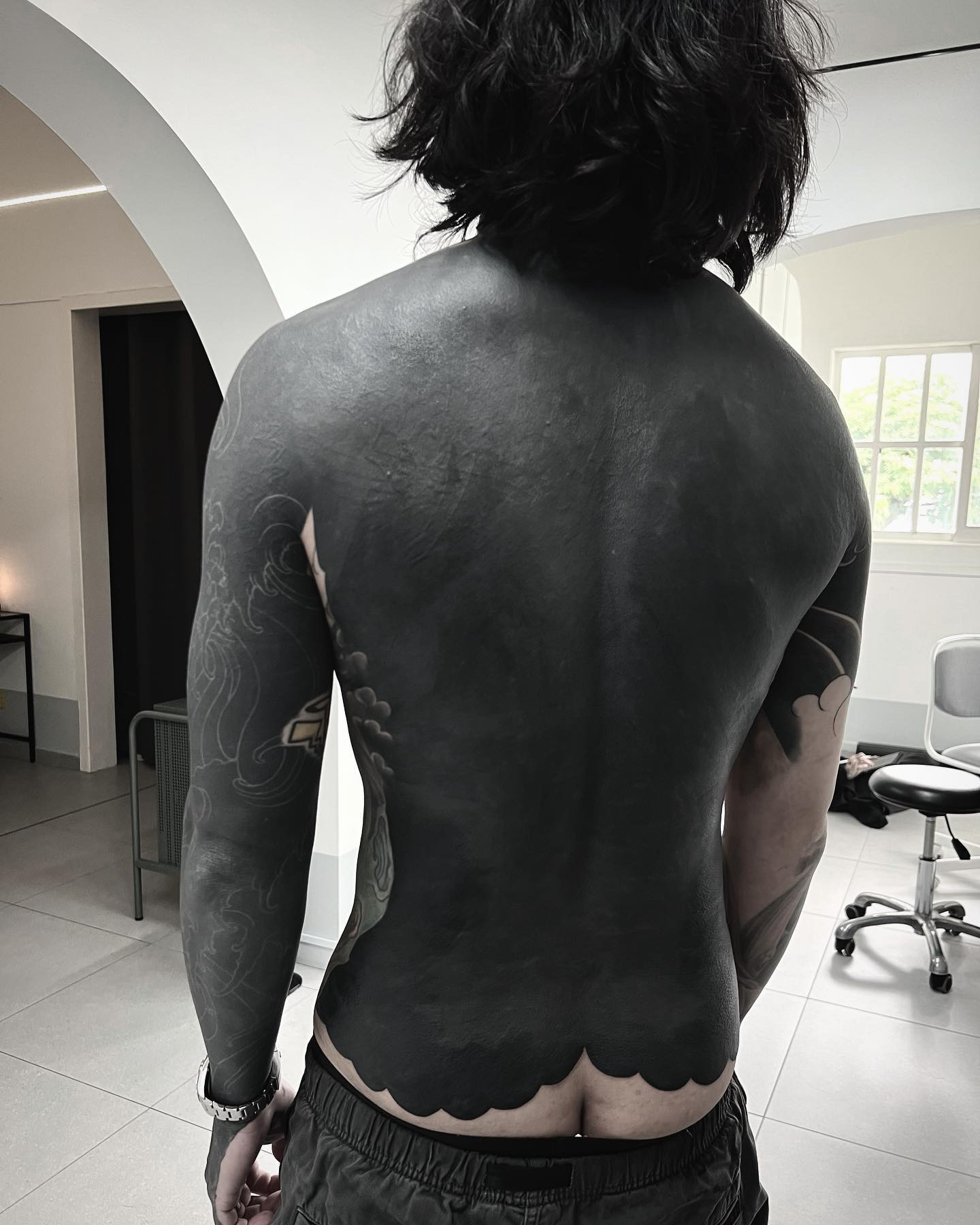 Done on the talented @kelvinleow.tattoo #black #blackwork #blackworker #blackworkers #blackworkerssubmission #trending #ink @dankubin @pantheraink @bheppo #singaporetattoo #tattoo #tattoos #tattooed