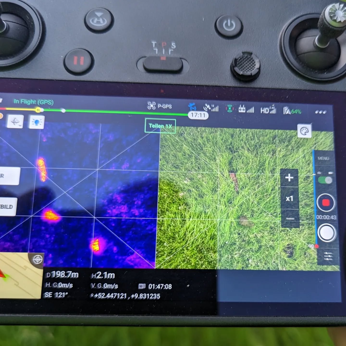 Eine turbulente Woche, viele Einsätze, viele Kitze, keinen Zeit für SociaMedia. Wir sind quasi jeden Morgen unterwegs. Auf dem Display sieht man übrigens zwei Kitze (Zwillinge) und die wachsame Ricke , die erst im allerletzten Moment vor Eintreffen der Helfer das Weite gesucht hat. Nächste Woche wird vermutlich ähnlich dynamisch.
Als gemeinnütziger Verein arbeiten wir ehrenamtlich, unsere Arbeitszeit wird nicht berechnet. Wir sind allerdings auf Spenden zum Unterhalt der Geräte und zur Erstattung der Unkosten unserer Aktiven angewiesen.
Wenn du unsere Arbeit unterstützen möchtest, ohne morgens um 3 Uhr aus dem Bett zu stolpern, findest du unter
https://www.rehkitzrettung-hannover.de/mitmachen-unterstuetzen
verschiedene Möglichkeiten 😉💚
#rehkitzrettung #regionhannover #hannover #wildtierrettung #hannover #langenhagen #isernhagen #burgwedel #wedemark #garbsen #neustadtamrübenberge