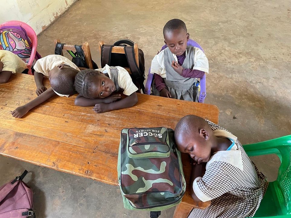 Do you think this would catch on in the UK? From our recent visit: I always love tiptoeing into the tiddlers' classes at St Peter's during their 'sleeping lessons' after lunch sooo sweet!
š¤Ŗš¤
Hope through Education. #sleepinglesson #stpeterslifeline #sleepingonthejob #kenya #kenyankids #hopethrougheducation #charity