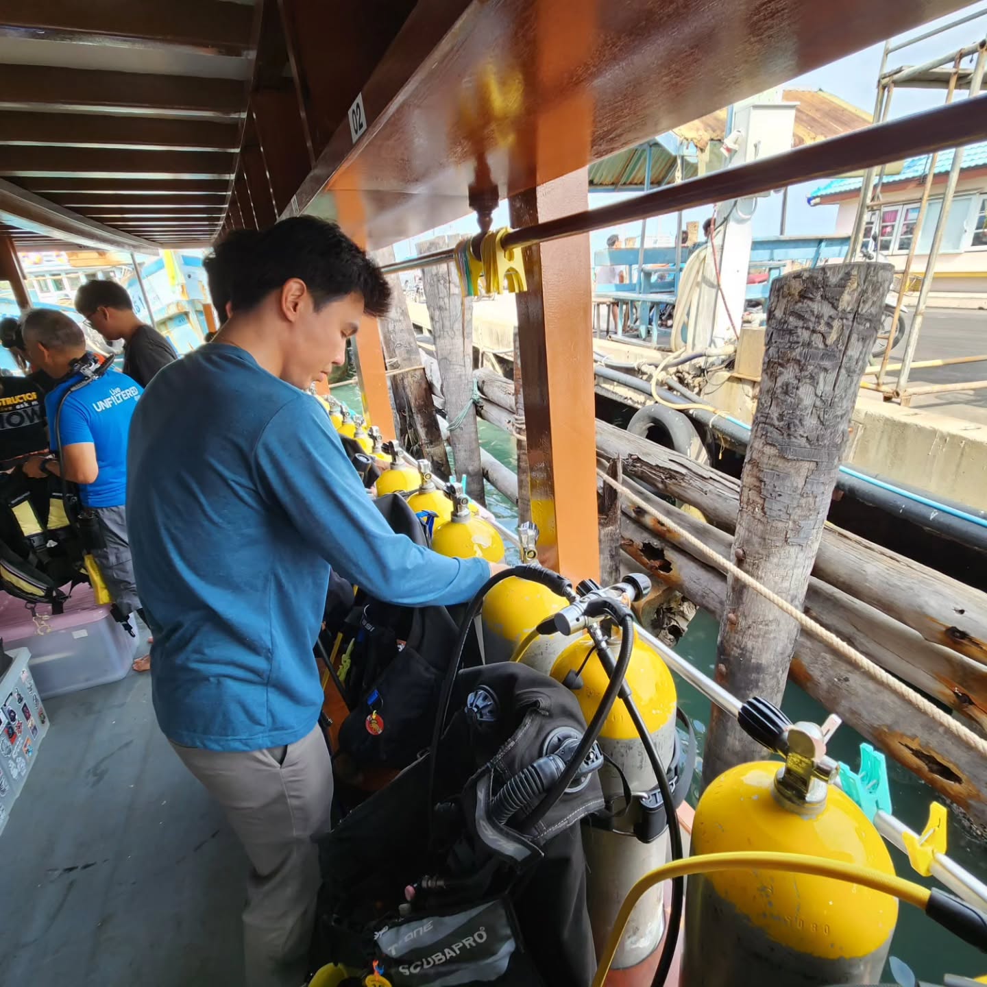 มาสอบ open water diver กันแบบฟ้าฝนเป็นใจ..ให้ตกกระหน่ำชุ่มฉ่ำมากมาย
น้ำขุ่น คลื่นแรง แต่ก็สอบผ่านนะจ๊ะ..
มากับเรือวราสินธ์ 9 ที่ปรับปรุงใหม่ สวยงาม สะดวกสบายสุดๆเลย..
-------------------------------
สนใจเรียนดำน้ำ หรือ สนใจเรียนดำน้ำหลักสูตรอื่นๆ ของ PADI
ติดต่อได้ทุกช่องทางด้านล่างนี้จ้า
Line : @yellowoctopus : http://bit.ly/yellowoctopus
FB messenger : m.me/yellowoctopusdive
E-mail : info@yellowoctopus.net
Website : www.yellowoctopus.net
#yellowoctopusdive