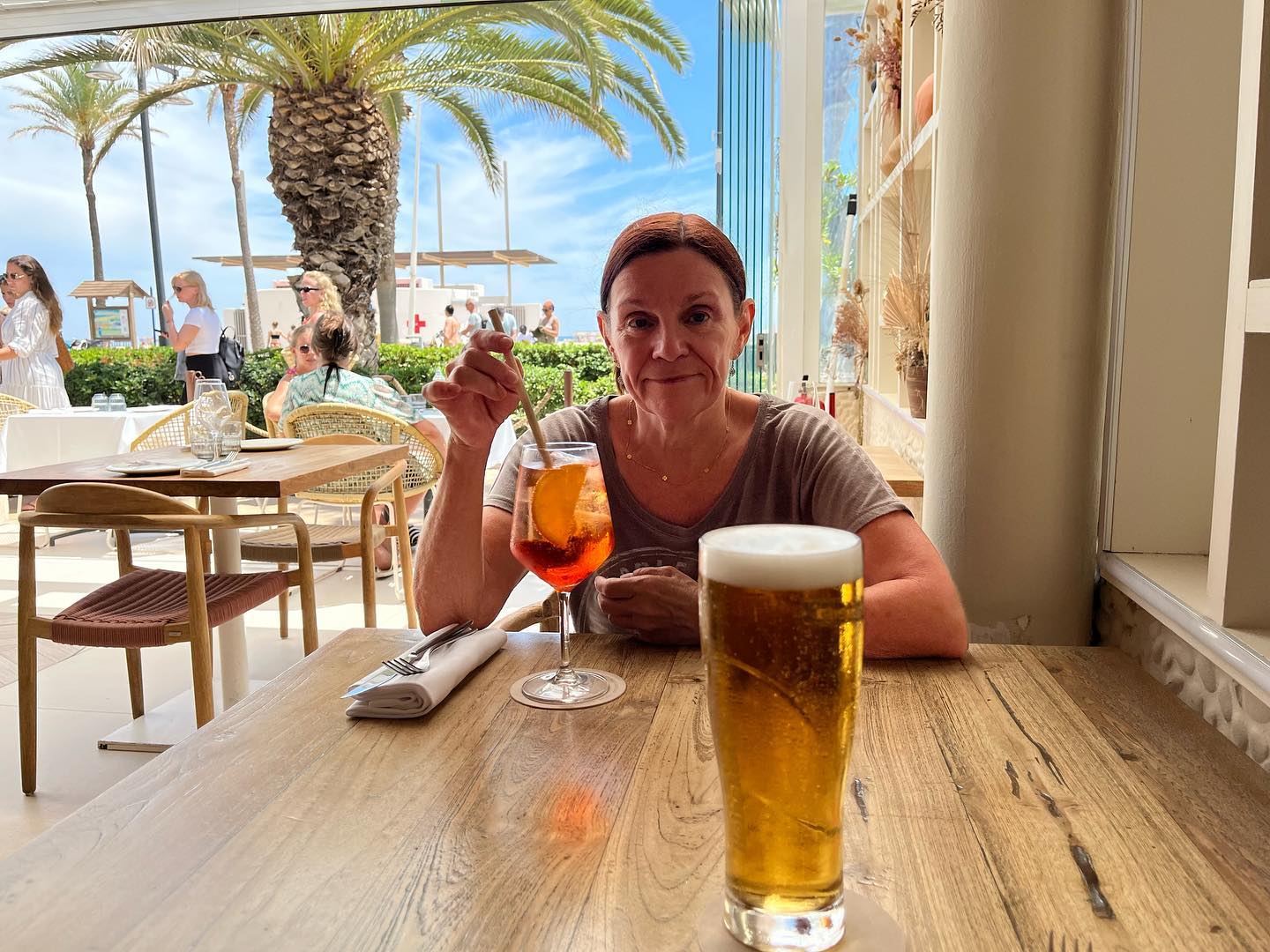 Summer holiday vibes at a beach front restaurant with an Aperol Spritz 🍹💕🌴
#beach #summer #spain #valencia #holidays