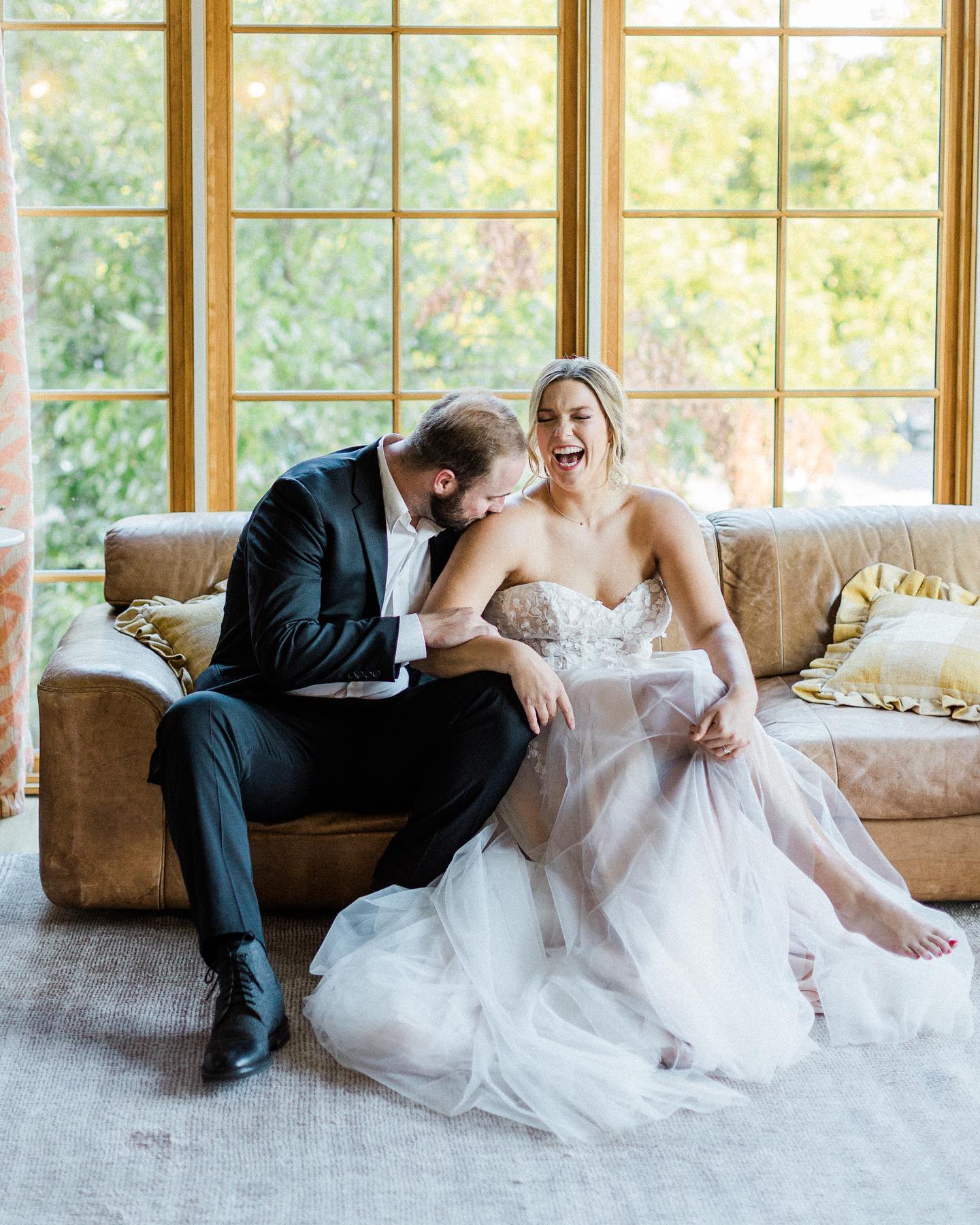 Summer is just beginning but let’s give these autumnal tones some well deserved screen time ✨
HOST - @kennedymillerphoto + @mundenphotoco
VENUE - @wishwellhouse
FLORALS - @laurelandfinch
CAKE - @morganpearlcakes
RENTALS - @folkandrowerentals
JEWLERY - @kindlers_jewelers
HMU - @dianamariemakeupartistry @embeautyco__
MODELS - @stearns_heather
DRESS / TUX - @joannsbridal
COORDINATOR - @ivorybellcoordination
.
.
#texasweddingphotographer #autumnweddinginspiration #fallwedding #austinweddingphotographer #wacoweddingphotographer