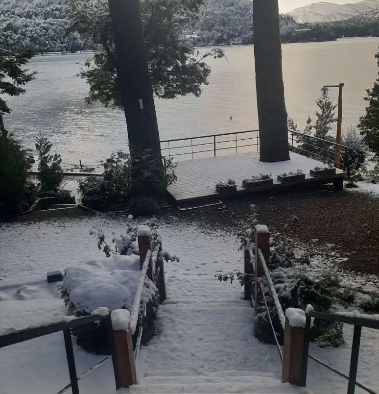 Primeras nevadas de la temporada de invierno #bariloche #patagonia #lagogutierrez