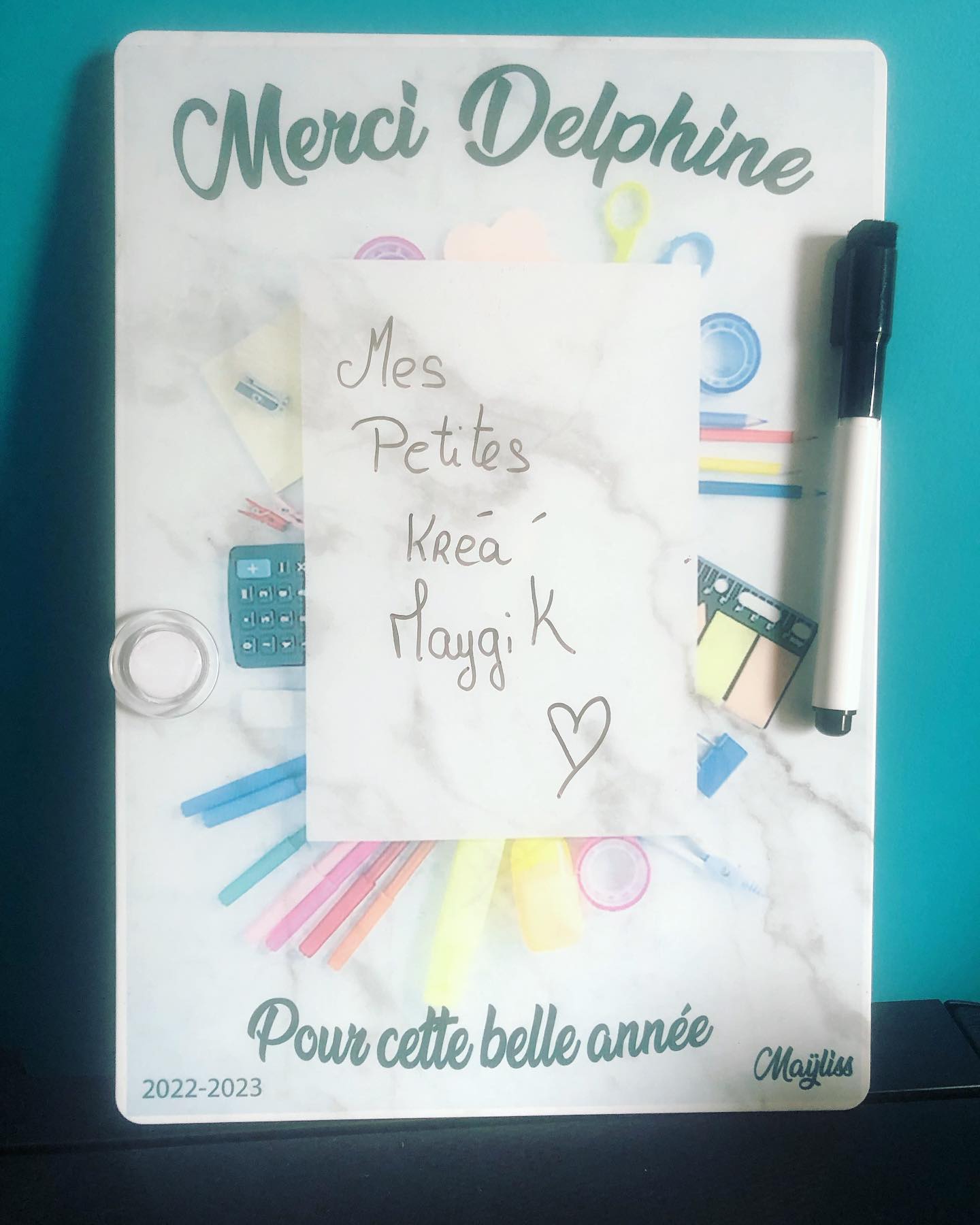 Petite nouveauté sur la boutique dans 1 mois ce sera la fin de l’année scolaire et un petit cadeau pour les maîtres, maîtresses,atsem et nounou ne fait pas de mal https://www.mespetiteskreamaygik.com/boutique/tableau-magnetique-p562690709 aller vite jeter un coup d’œil