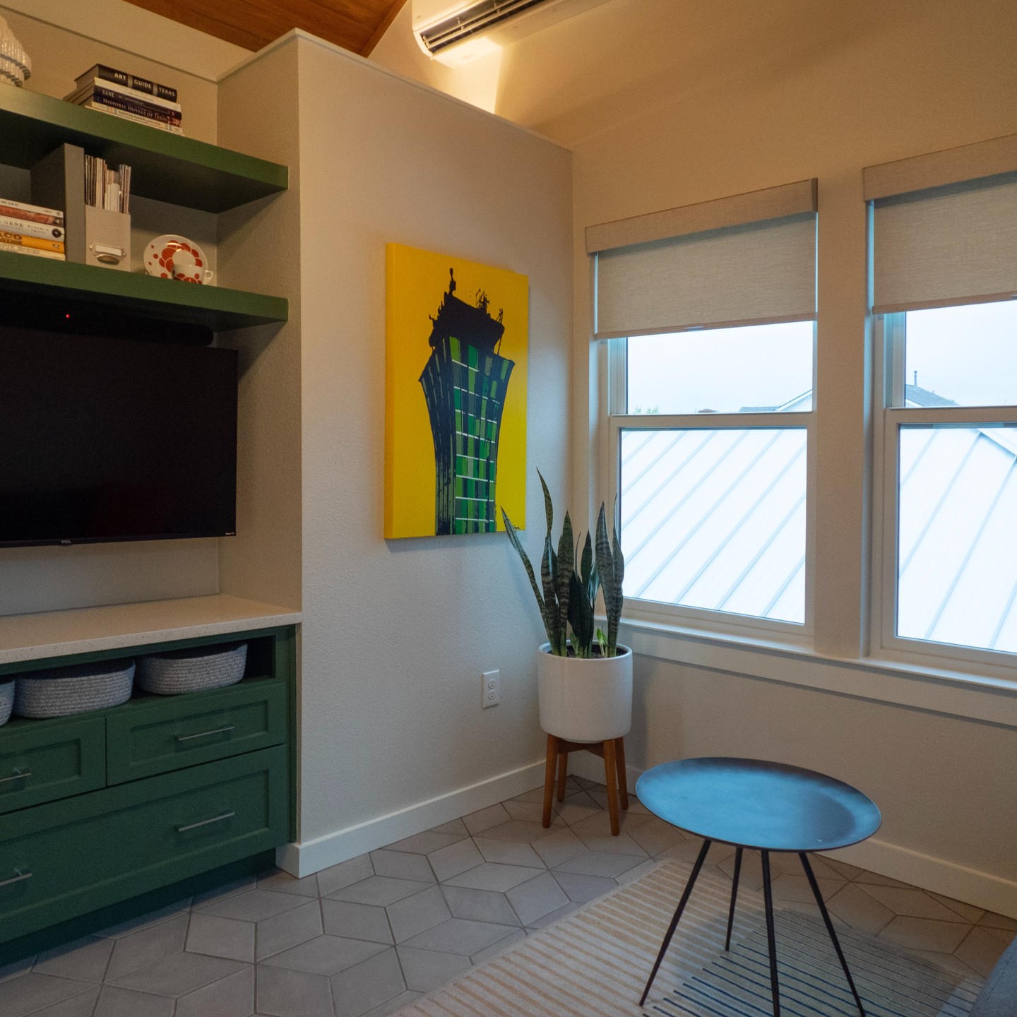 We're renting! https://www.mccloskeycorner.com/stay-here