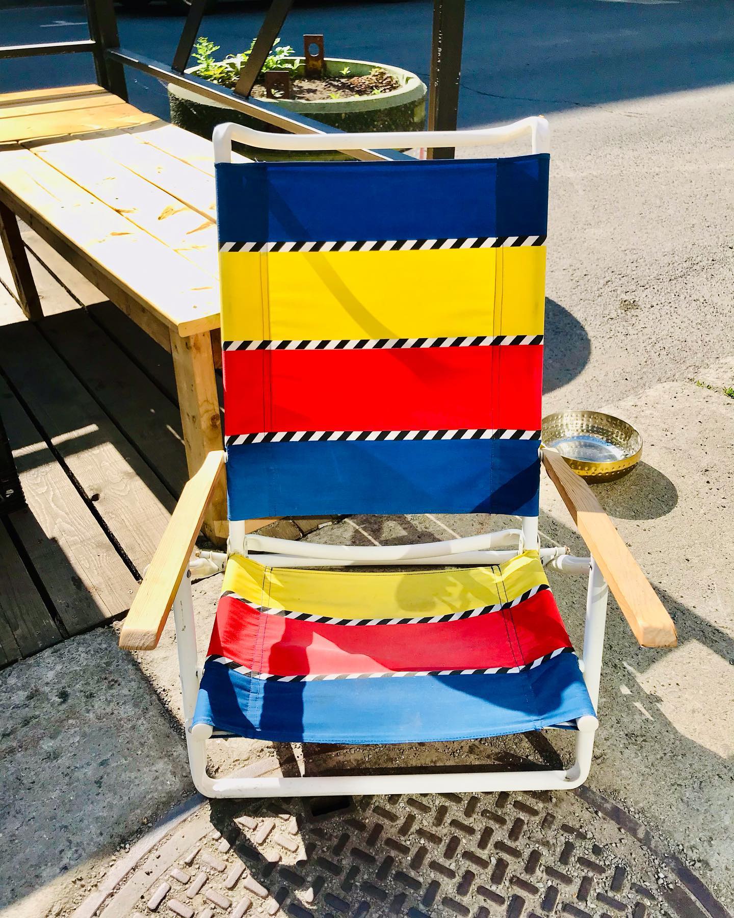 Escapade urbaine le temps d’un court congé. Ou renouer avec son ancien quartier. 💜 #verdunluv
1-4 : La joie de découvrir le @cafejardin.ca, les voisins de la superbe épicerie en vrac @locoverdun. Un café avec un espace de coworking/galerie d’exposition/espace de jeu pour enfants ! De la beauté, du paisible et des good vibes. Merci d’exister. 🫶🏼
5-10 : Verdun beach à 9h le matin. 🏖 Niché au creux des vagues ou de nos quotidiens urbains, le prétexte de se déposer la quiétude. 😌
#verdunluv #mtl #viedegardeparc #congé #restinthecity #vagabondage #urbanité #urbannature #goodvibes #beach #plage #verdunbeach #Ifoundwater #explorationurbaine #daysoff #natureurbaine #verdun #montrealcity #verdunmontreal