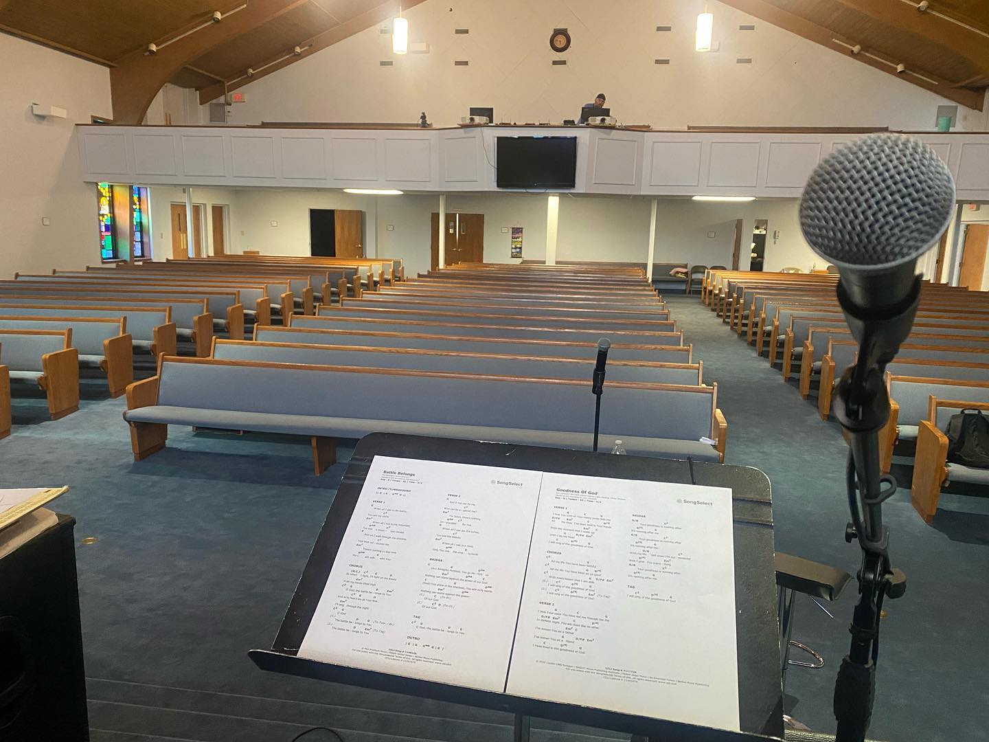 Pray for this room! Fixing to lead a group of missionaries in worship! @mobile.missions.network #worship #musicianary