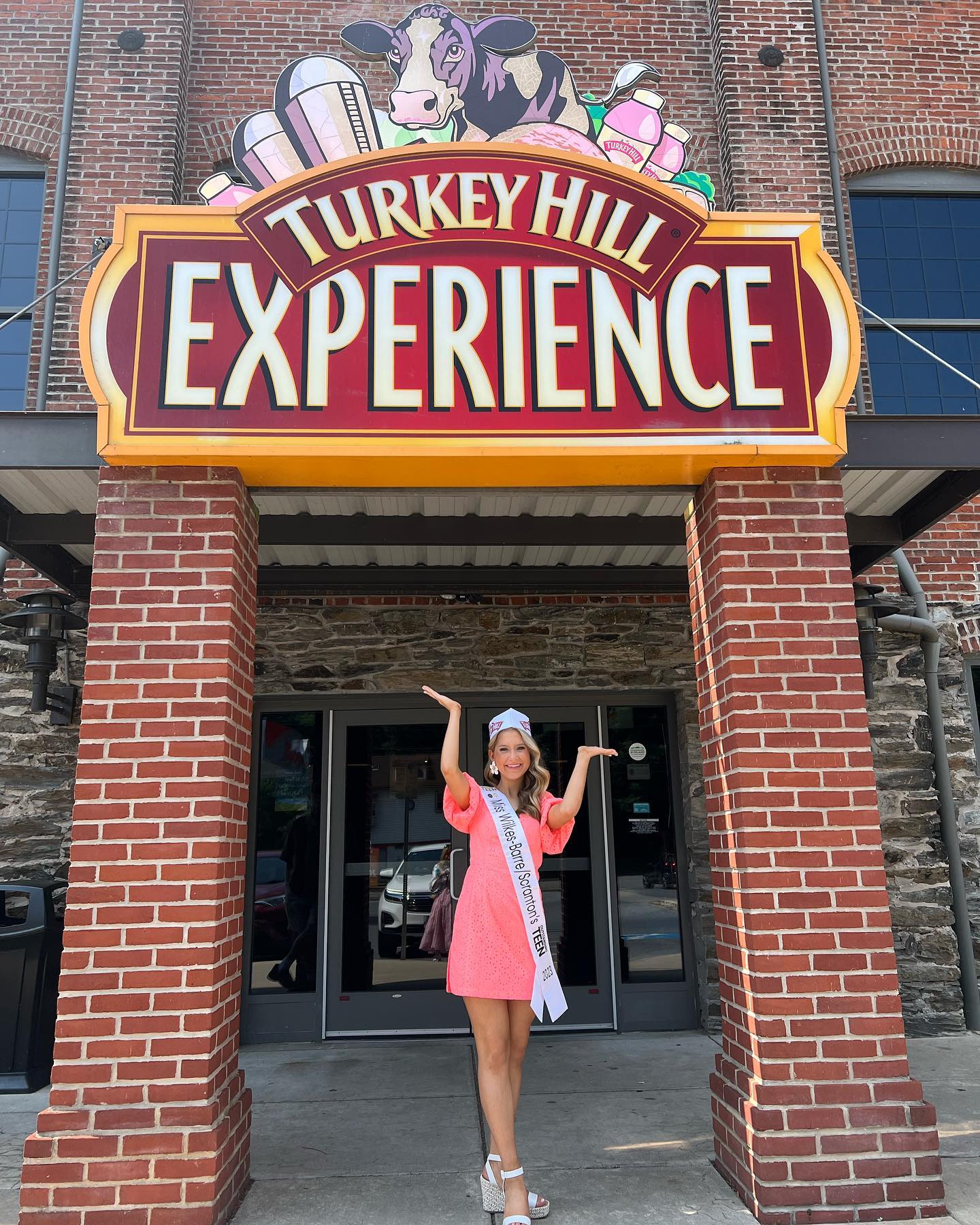 The teens had an amazing time at the Turkey Hill Experience! 🍦 We learned all about the ice cream company’s history, it’s manufacturing processes, and it’s many flavors. 🍫 We even made our own flavors and ice cream 😋 I had so much fun with my teen queens! 👑 A big thank you to our wonderful sponsor @JCPenney for providing this experience, and thank you for our beauty gift bags! 🎁
