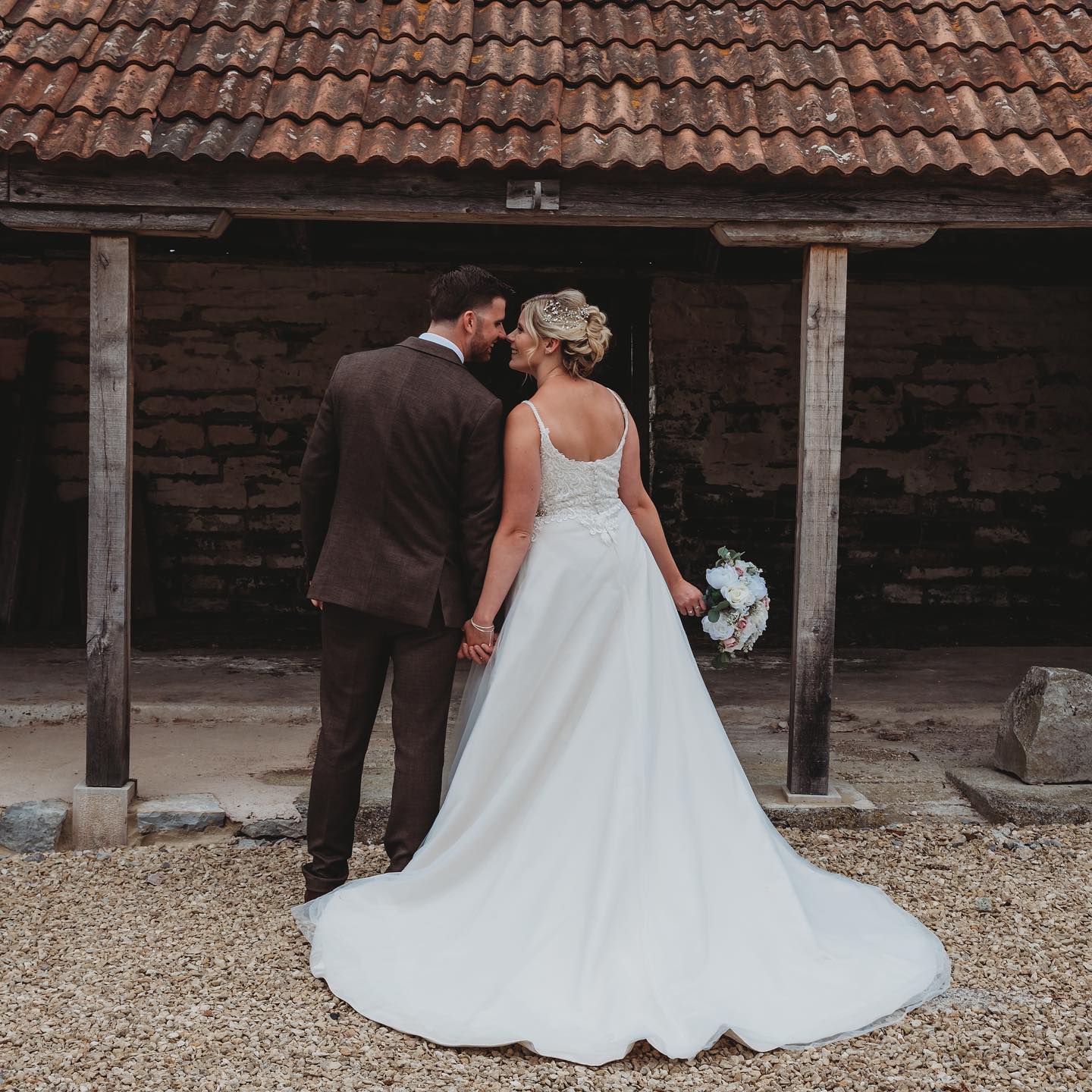 โTo have and to holdโ โค๏ธ
We are still in a Mr & Mrs Rawle wedding bubble whilst working on their gallery ๐ธ๐ธ๐ธ
#somersetweddingphotographer #weddingphotography #weddinginspiration #dairyhousefarmbarnweddings #pldphotography #southwestphotography #couplegoals #brideandgroom #love #authentic #romantic