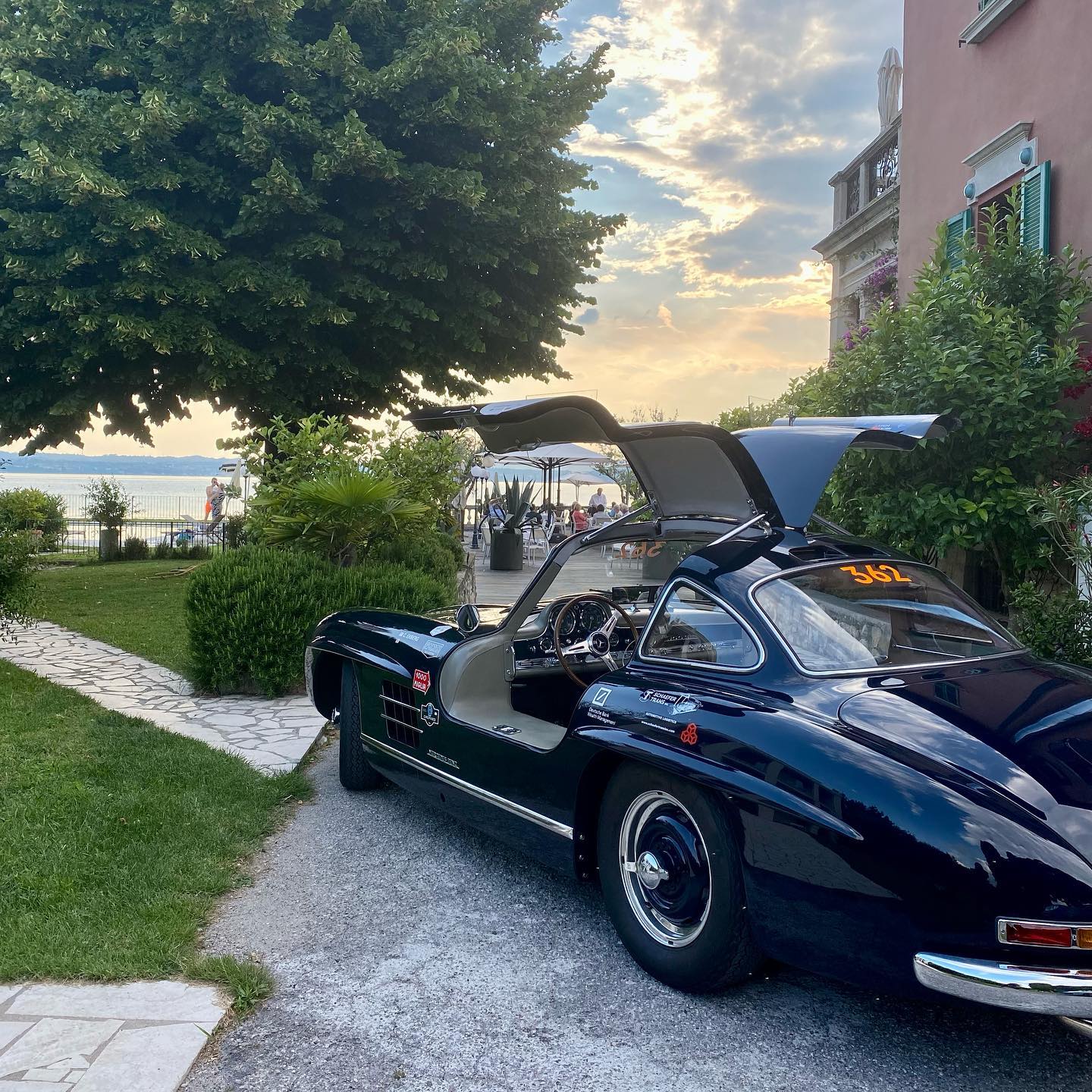 Are you ready to see #millemiglia2023 ? 🏁
#villapioppihotel #villapioppirestaurant #villapioppipizzeria #sirmione #gardalake