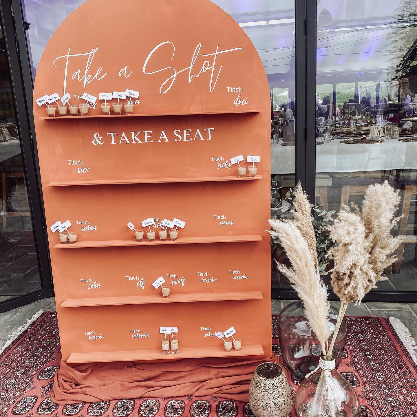 Schilder Settings für eure Hochzeit, ein Privat- oder Firmenevent, Babyparty und Messen. Kann ich für euch individuell beschriften oder farblich anpassen. 🧡✨ Jetzt neu Dekoverleih!
Perfekt als Welcome Schild, Sitzplan oder für Gastgeschenke, Shots etc. und ein echter Hingucker auf jedem Event! ✨
#wedding #dekoideen #dekoverleih #heirateninösterreich #dekoliebe #dekoaufsteller #sitzplan #eventstyling #eventdesign #babyparty #bridalparty