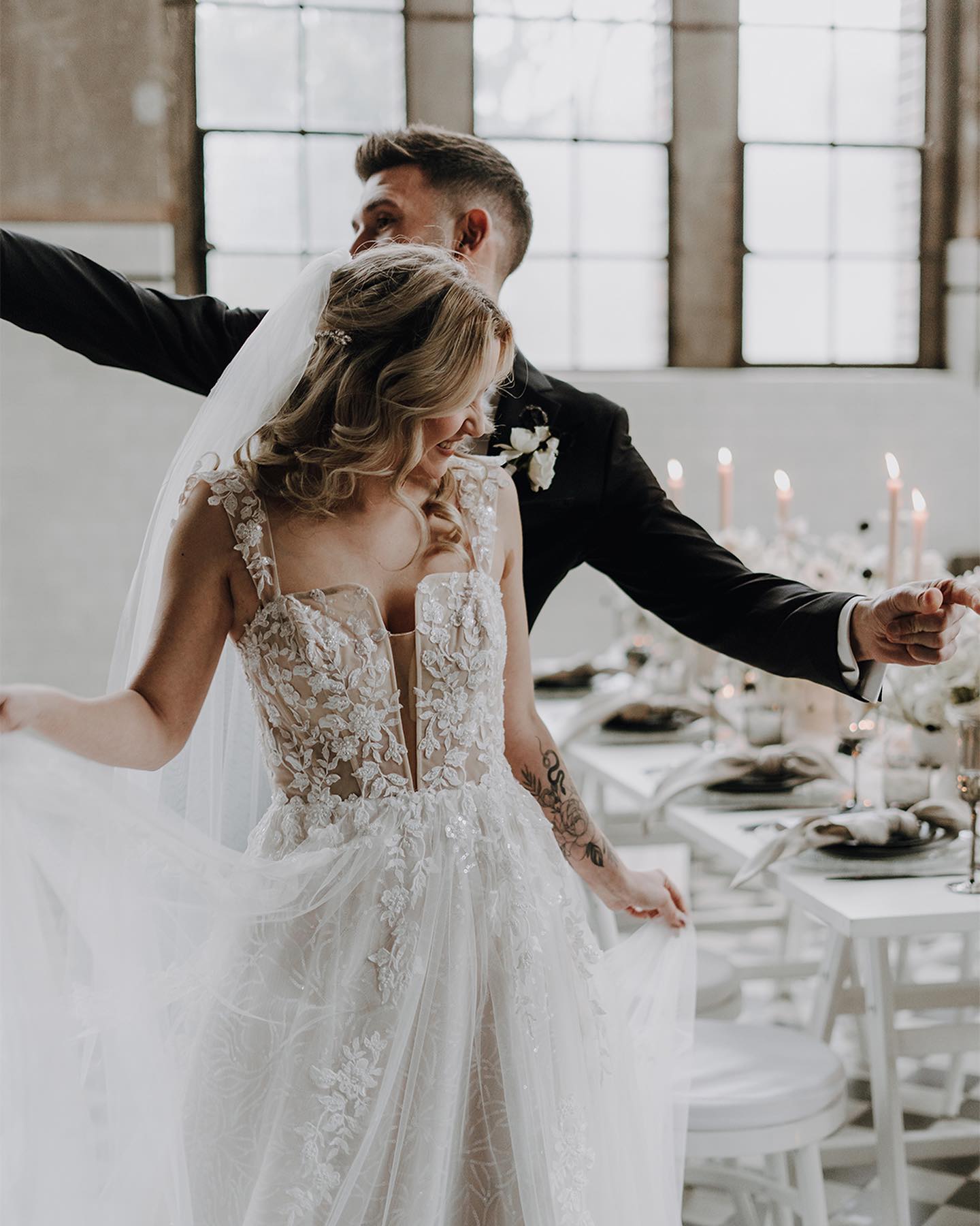 More Amore 🤍
Planung/Konzept/Organisation: @forever.always.weddings, @detailverliebt.verleih
Location: @altemaschinenhalle
Fotografin: @christinekuhl.fotografie
Dekoration: @detailverliebt.verleih
Mobiliar/Backdrop/Neon-Sign: @nimmplatz
Floristik: @yano_design_studio
Papeterie/Sitzplan/Willkommensbanner: @traufabrik
Ringe: @_trauringzentrumwirtz
Brautkleider: @malia.bridal
Anzüge & Herrenaccessoires: @hochzeitshaus_struck
Torte & Sweets: @tortenatelier_radevormwald
MuaH: @sonjaschwarzarbeit @sonjaschwarzinweiss @so4beauty
Couple: @jxhanna_kr & @jan.apo by @sonjaschwarzarbeit & @sonjaschwarzinweiss;
@ninala_la & @anjo2305 by @so4beauty
Bridesmaids: @inna.ler by @so4beauty; @jessi_17_2 by @sonjaschwarzarbeit & @sonjaschwarzinweiss
Besteck & Gläser: @butlers_com
Zuckerwattemaschine: @barnane_mietmobiliar
Schmuck: @la_chia_style
#styledshoot #couple #freietrauung #hochzeitsfotografie #hochzeitsfotografinköln #weddinginspiration #gettingready #hochzeit2023 #colognephotography #brautmagazin #theperfectwedding