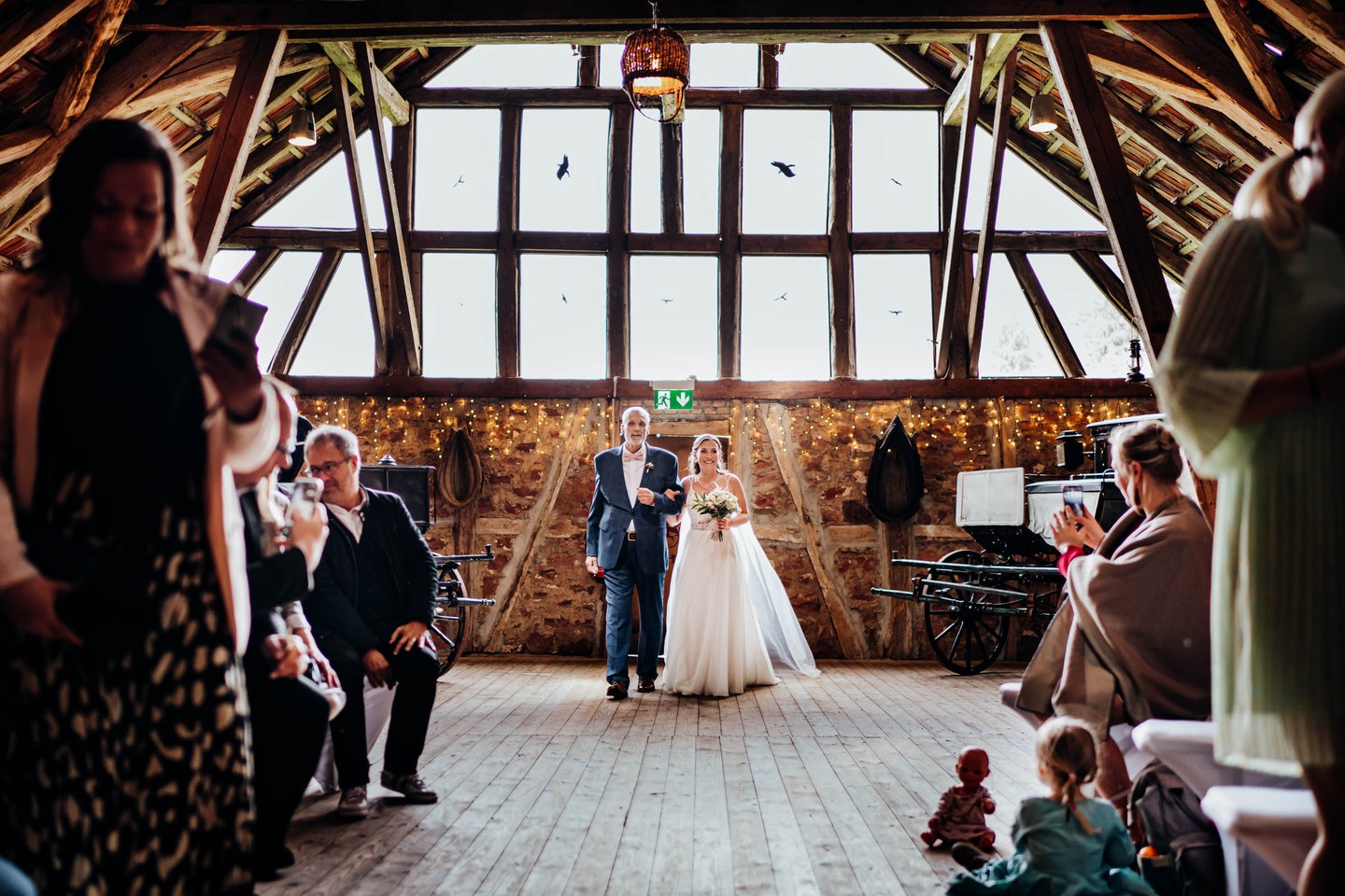 Hochzeit von Sabrina und Max.. Einzug von Braut und Schwiegerpapa auf dem Schafhof in Amorbach.
#hochzeitsfotos #hochzeitsfotograf #hochzeitsreportage #weddingpics #weddingphotography #brautpaar #brautkleid #lookslikefilm #drohnenfotografie #hochzeitsfotoswürzburg #hochzeitsfotograffrankfurt #hochzeitsfotografiewürzburg
#hochzeitsfotografwürzburg #gettingready #groomsmen #hochzeitsfotosfrankfurt #storytelling #storytellingphotography #derschafhofamorbach @der.schafhof.official #amorbach