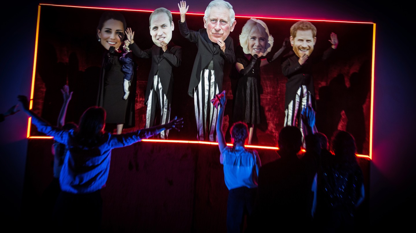 King Charles III
June 2023
Director: _jessialazar
Associate Director: Me!
Set Designer: @lauraannprice_0
Costume Designer: @sophiapardondesigns
Lighting Designer: @alexmusgraveld
Sound Designer: @eamonnodwyer
SM: @molsheridan
PM: @Alex.james1987
Wardrobe Supervisor: Åse Djarf
@artsedlondon
Photos by @robin_savage_headshots