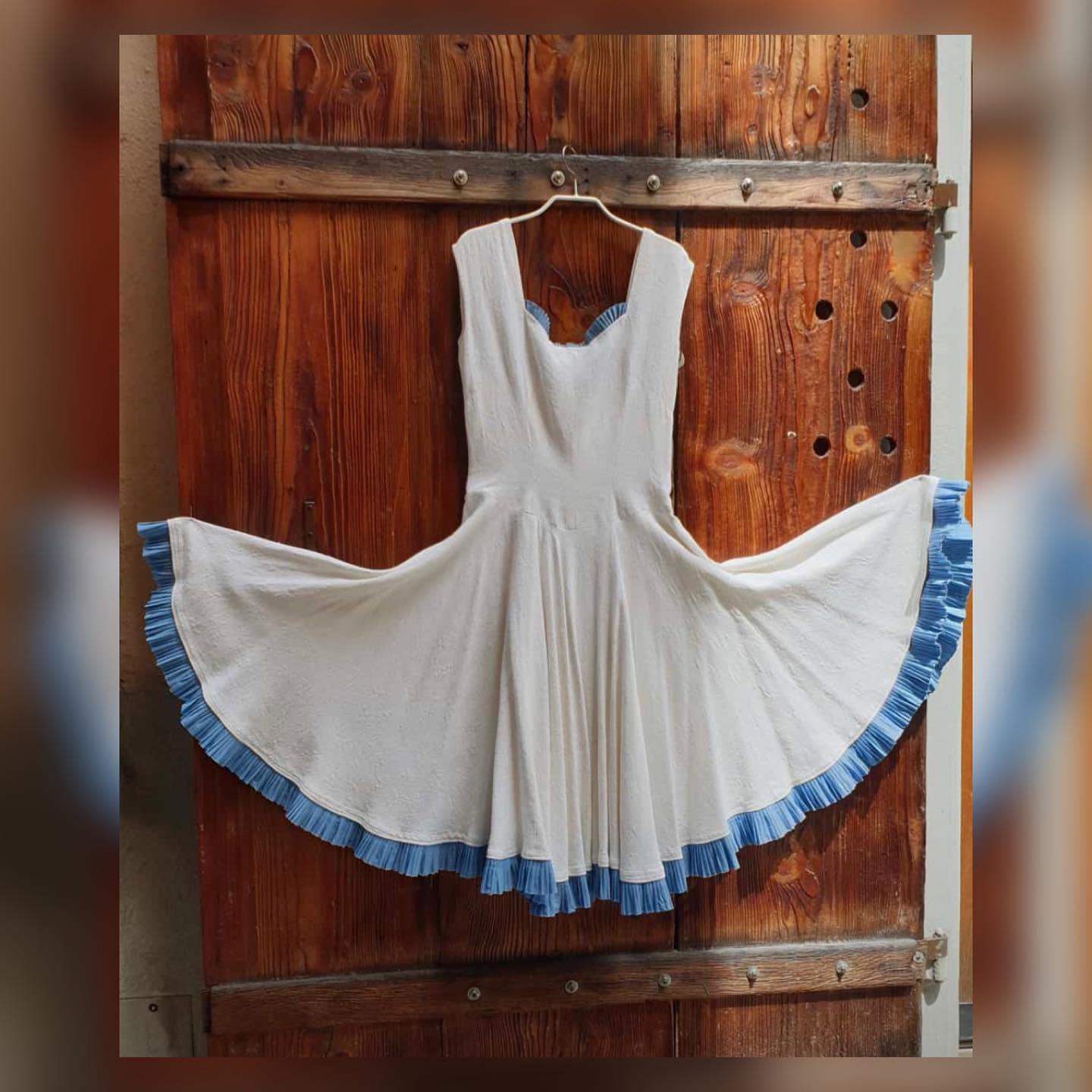 All these beautiful coloured and flowy #summer #dresses are looking for new owners! Good mood is guaranteed 🌞
#secondhand #vintage #zurich