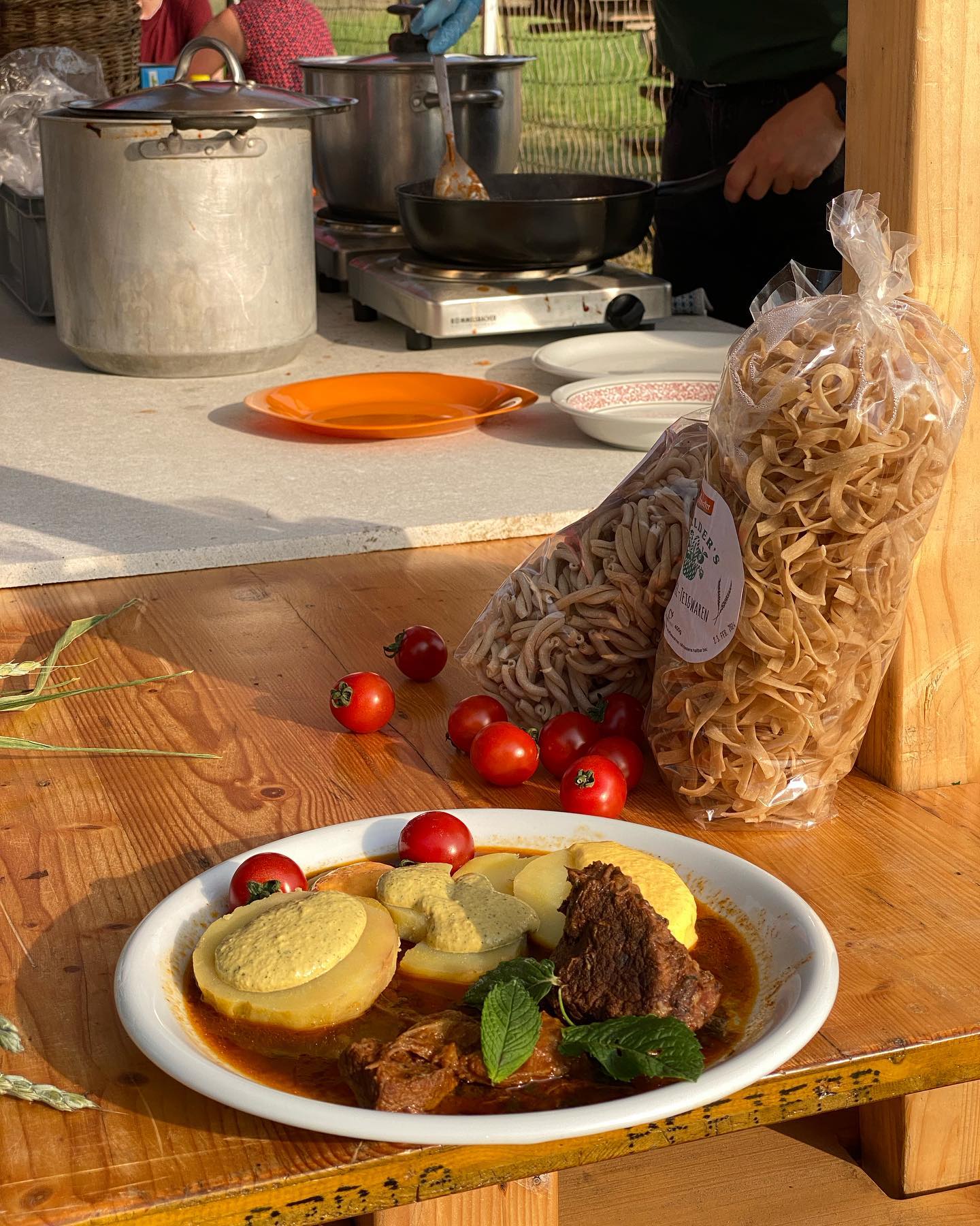 30 Jahre Demeter auf Stalders Demeterhof🎉🎉 Dieses Wochenende feierten wir gemeinsam mit euch unser Jubiläum, dass wir 30 Jahre Demeter zertifiziert bin. Es war ein wunderbares Fest voller glücklicher Gesichter und so viel Wertschätzung gegenüber unserer Arbeitsweise und unseren Produkten😊 Ganz herzlichen Dank an Alle, die teil davon waren!🎉
.
.
#hoffest #jubiläum #30jahre #demeter #zertifizierung #happy #glücklich