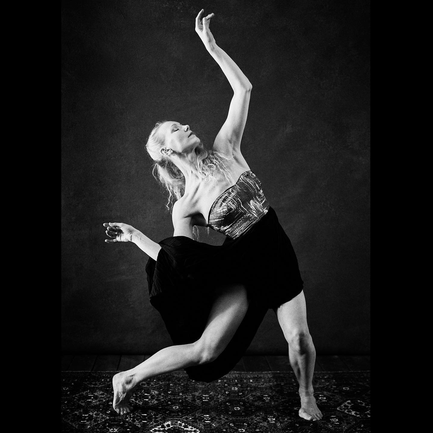 FEEL: Closing my eyes to deeply feel the love that surrounds me, the dance that moves me and the dreams that guide me. It’s in these personal dance moments, where I can pause and just savour this amazing thing called… LIFE.
🖤
Thank you, Attila for your magical space to dance and for sharing this closed-eye, daydream moment with me. You are an incredible photographer and it was such a special experience to work with you.
🖤
@attila.ataner.photography #dance #feel #photography #bw #justdance #life #live #savourthemoment #dancephotography #dancer #giftoflife #followyourdreams #feelings #danceitout #toronto #daydreamer #be