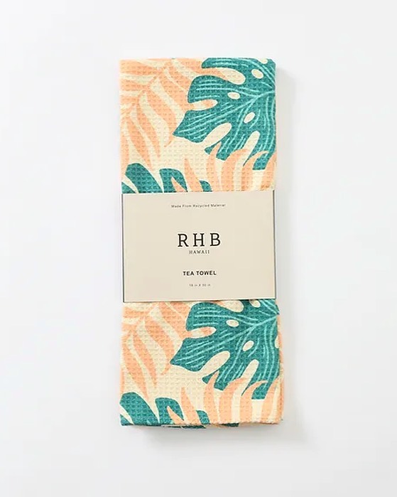 Liven up your kitchen with our absorbent, functional and stylish tea towels everyday! 🧡
Design name: Jungle Story
#rhbhawaii #teatowel #kitchenaesthetic #rhbhawaiiteatowel #summervibe2023 #junglestory