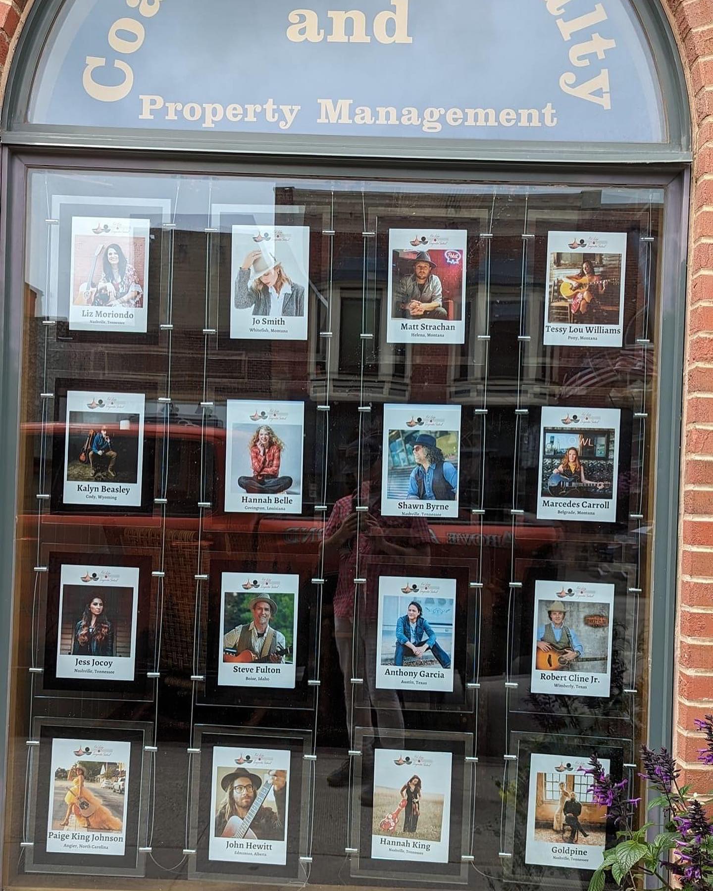 Look at all these baddies burning it down at the @redlodgesongwriterfestival this weekend!!
So proud to call you all friends!!
📸: @mattandthehootowls