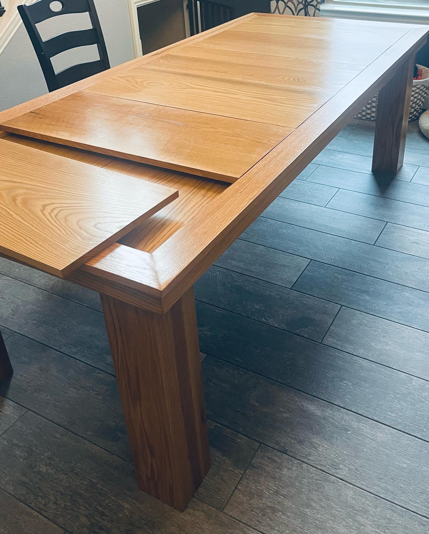 Really enjoyed building this Oak puzzle 🧩 table. Serves as a dining table while puzzle pieces are stored underneath for future fun. #puzzle #puzzlelover #puzzletable #customdiningtable #customfurniture