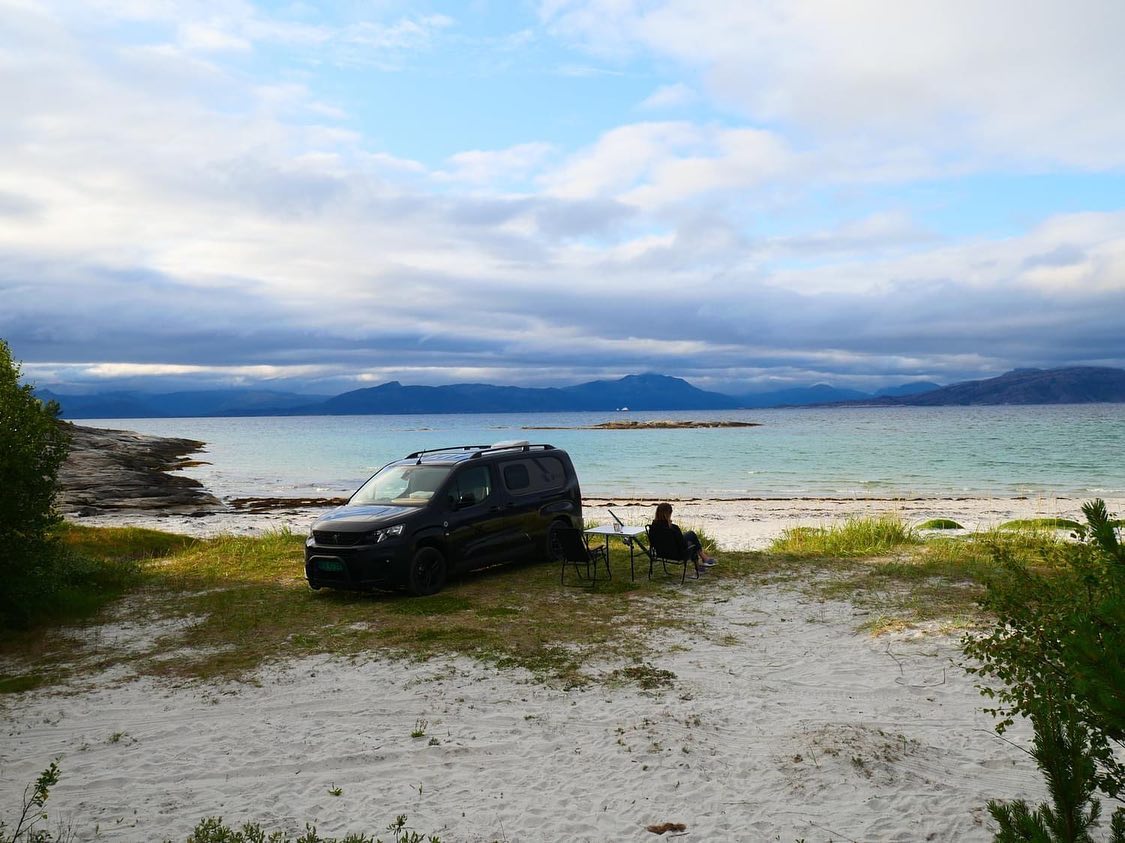 One of our vans, called “Fryd” in Lofoten 🌅🌞🥰
#vanlife #vanlifestyle #luxurylifestyle #explorenorway #exploreoslo #campervan #camperlifestyle #campervans #oslo #norway #campingtrip #luxurycamping #getaround #getaroundnorway #northernlights #northernnorway #booking #visitoslo #visitnorway #visitnorway #visitlofoten #explorenorway