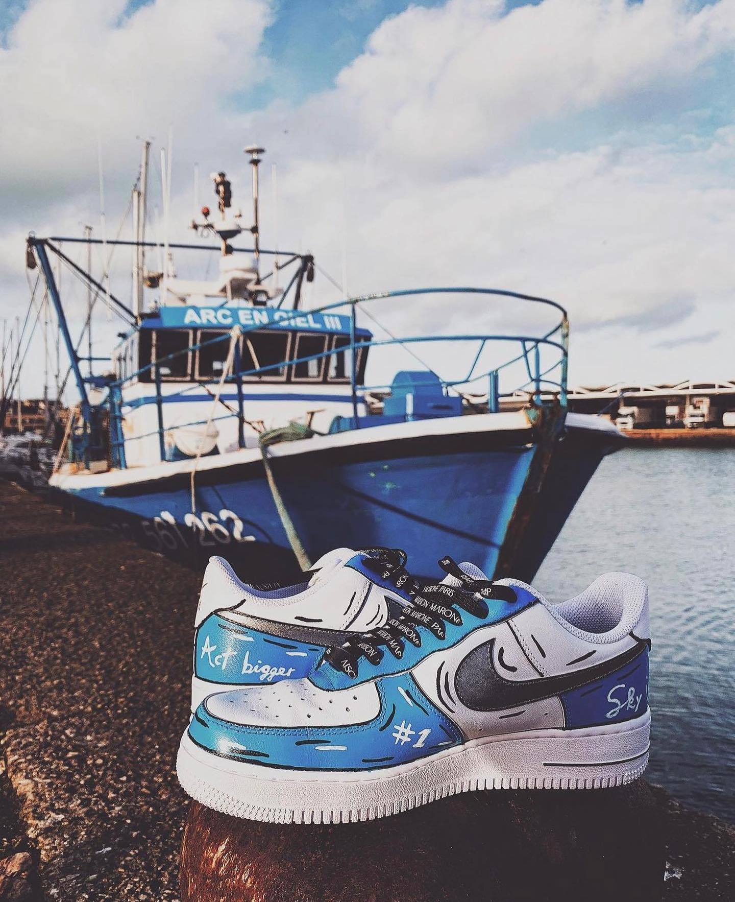 Our Blue Stars #1 โญ๏ธ๐
Photocredits: @seb_gordon
#maisonmarone #kickstagram #sneaker #sneakeraddict #sneakerfreaker #sneakerplaats #kicks #kicksoftheday #sneakercommunity #instasneakers #sneakerheads #igsneakercommunity #sneakerporn #customfashion #customsneakers #customshoes #shoeartist #shoeart #customtrainers #airforce #customairforceones #paintedshoes #customised #customisedkicks #handpaintedshoes #handpainted #sneakerartist #customaf #sneakerart