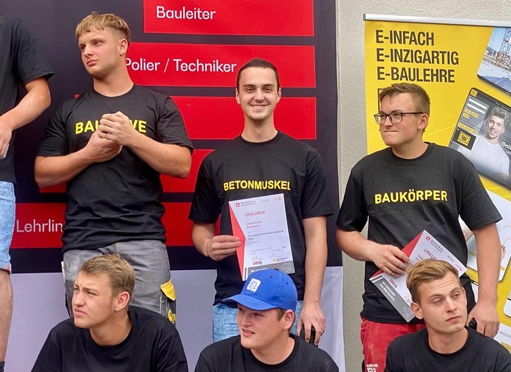 Wir gratulieren dem sechsbesten Maurerlehrling Oberösterreichs! Wir sind mächtig stolz auf dich, Stefan Schaupp 🏆🏅Topausbildung von unserem Bauleiter Christian Hirtenlehner und der Lehrlingsschmiede von Dzevad Kaltak
#Lehrlingswettbewerb
#lehrlingsschmiede
#lehreambau #mayrbau #steyr #austria