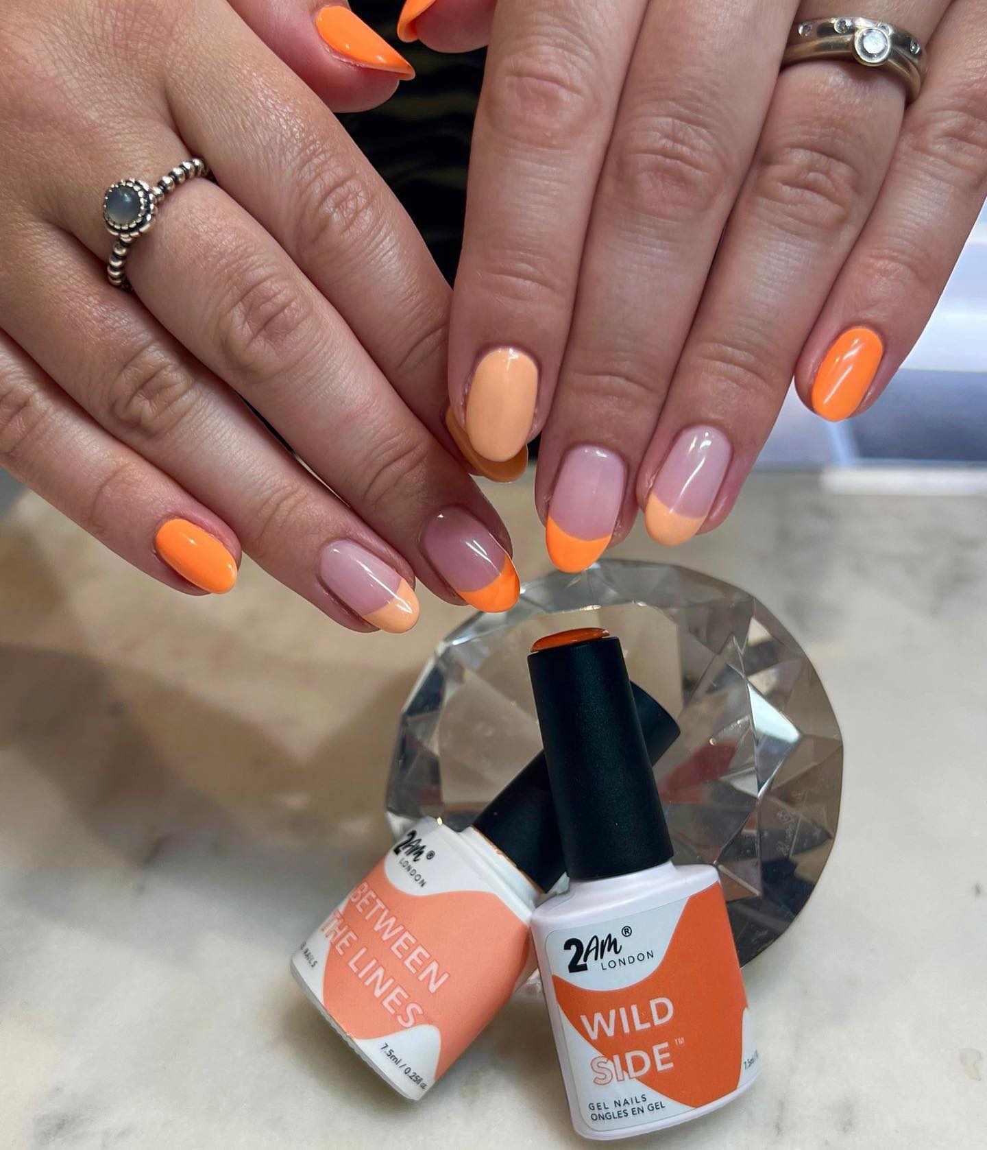 Obsessed with an orange French tip for summer🍊
Using @2amlondon ‘s new summer collection in ‘Wild side’ and ‘ Between the lines’
Book in via the link in our bio 💎