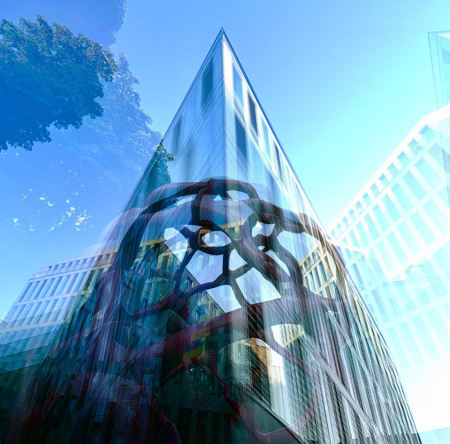 * ART IS IN THE HOUSE * #experimentellefotografie #multiexposure #nophotoshop #mehrfachbelichtung #incamera #visualart #fineartphotography #wallart #wandbilder #kunstposter #abstractart #streetart #architektur #inmotion #experimentalphotography #art #motion #artoninstagram #fineart #ilovehannover #hannoverliebt #picoftheday #artography #walkby