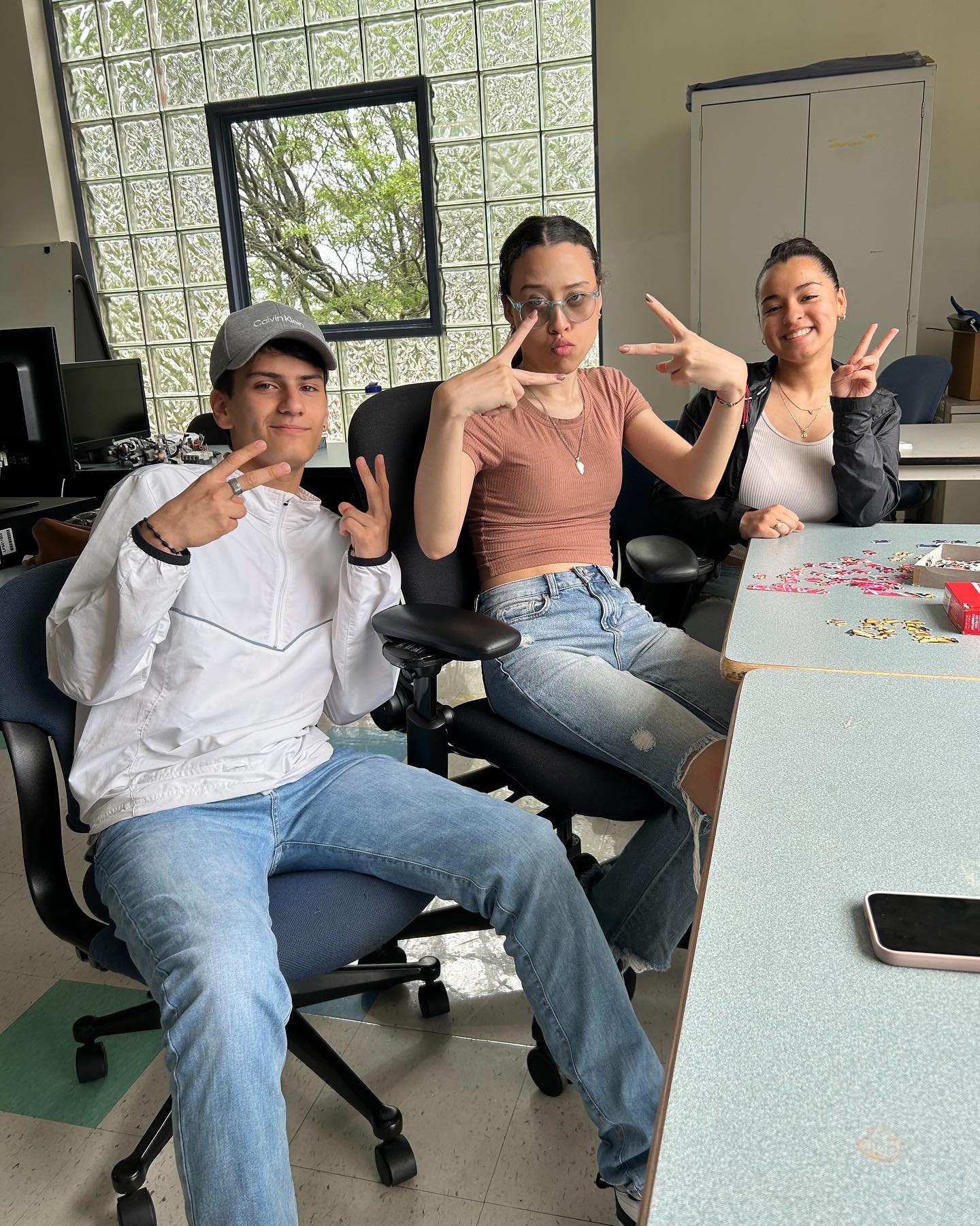 We are the Abretech social media team. We will be updating you guys with our work this summer. We are so excited to share it!
Nosotros somos el equipó de redes sociales, nosotros les vamos a estar brindando nuestro trabajo, estamos muy emocionados de compartirlo con ustedes!
#abretech #latinosintech #stem #dreamersintech #comunidad #fun #lynntech