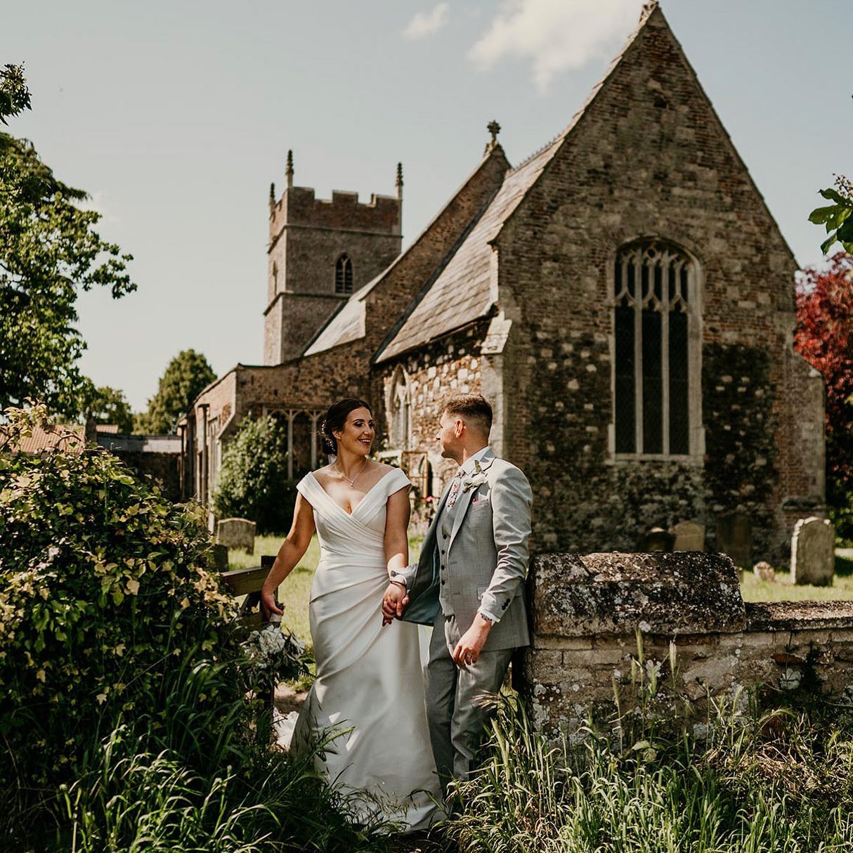 When the groom grabs the mic and blasts out a number himself, you know you got a special wedding on your hands 🔥🔥 @uniquebride @topsdesignsuk @jimmyhartmusic @downhamtandoori @fenland_flowers @kavolini @awrightmua @nadinhurleyltd
#norfolkwedding #norfolkweddingphotographer #norwichweddingphotographer #norfolkweddingideas #suffolkweddingphotographer #weddingphotojournalist #countrywedding #jeremyjames #jeremyjamesweddings