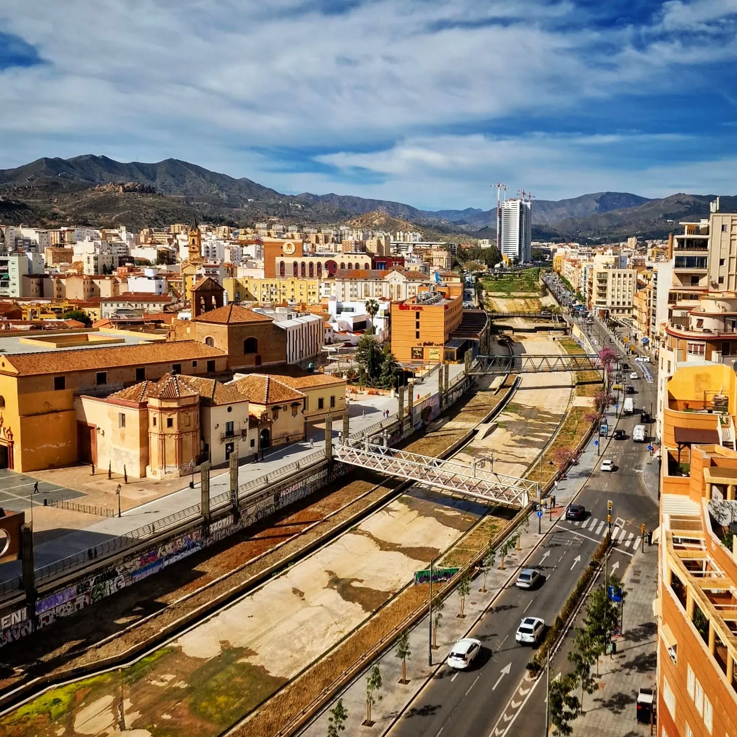 📍 Views from the amazing @h10cromamalaga rooftop 💙
▶️ Rio Guadalmedina
⏩️ @elcorteingles
⏭️ Catedral de la Encarnación de Málaga & Castillo de Gibralfaro
.
.
.
.
.
.
#lovingmalaga #h10cromamalaga #malaga #malagalife #malagaturismo #malagaspain #málaga #malagatoday #andalucia #ckmalagalife #ok_malaga #ok_andalucia #españa #spain #estaes_malaga #visitspain #visitmalaga #costadelsol #ok_spain #photosofmalaga #malagaconacento #spain_all_pics #summervibes #travel #travelphotography #livelovespain #latemalaga #enamoratedemalaga #objetivoandalucia #WelcomeH10