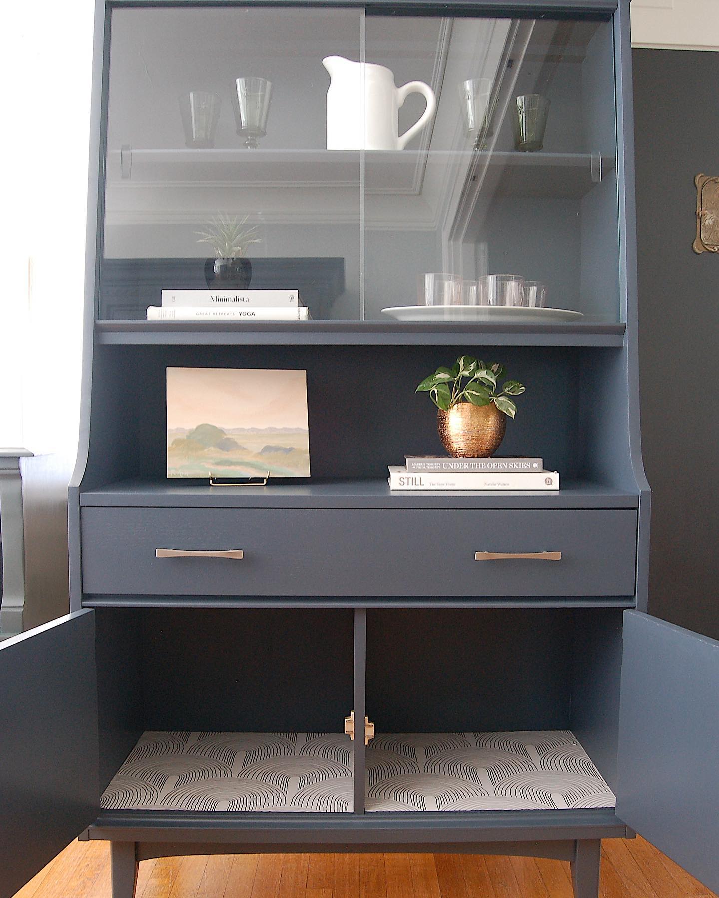 I just finished this beautiful hutch commissioned by one of my favorite clients! I always have so much fun collaborating on a piece and the magic when it all comes together. This beauty will be heading to its new home tomorrow! Message me via my website (link in bio) if interested in commissioning a piece! I take just a few at a time :-).