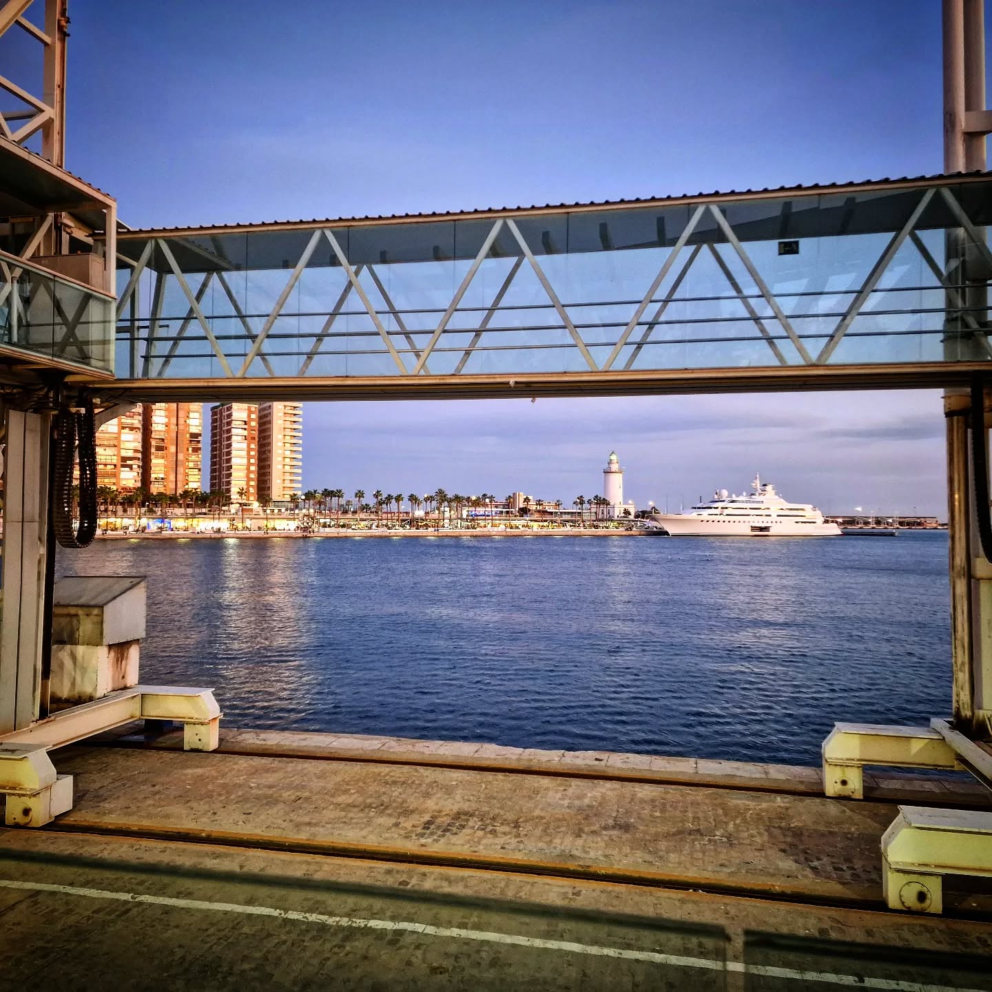 📍 Muelle Uno
.
.
.
.
.
.
#muelleuno #lovingmalaga #malaga #malagalife #malagaturismo #malagaspain #málaga #malagatoday #andalucia #ckmalagalife #ok_malaga #ok_andalucia #españa #spain #estaes_malaga #visitspain #visitmalaga #costadelsol #ok_spain #photosofmalaga #malagaconacento #spain_all_pics #summervibes #travel #travelphotography #livelovespain #latemalaga #enamoratedemalaga #objetivoandalucia #latildedemalaga