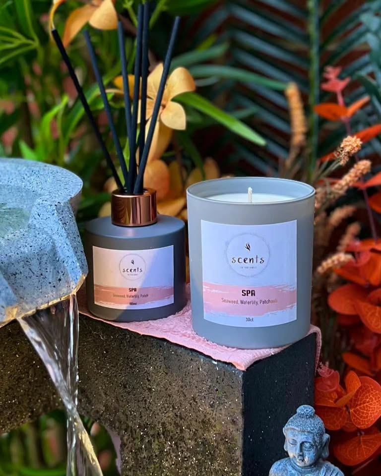 **New Fragrance**
Spa
Turn your sacred space into a luxurious spa with this refreshingly cool and rejuvenating fragrance. Top notes of marine and floral scents drift into hearty notes of cyclamen and waterlily, while fresh powdery base notes of amber and patchouli create a scent that reinvigorates the senses.
• 220g/30cl candle in a matt grey glass vessel finished with a rose gold lid.
• 100ml karen reed diffuser in matt grey finished with a rose gold lid.
• 7 black fibre diffuser sticks.
#candles #candlelover #candlesofinstagram #candleshop