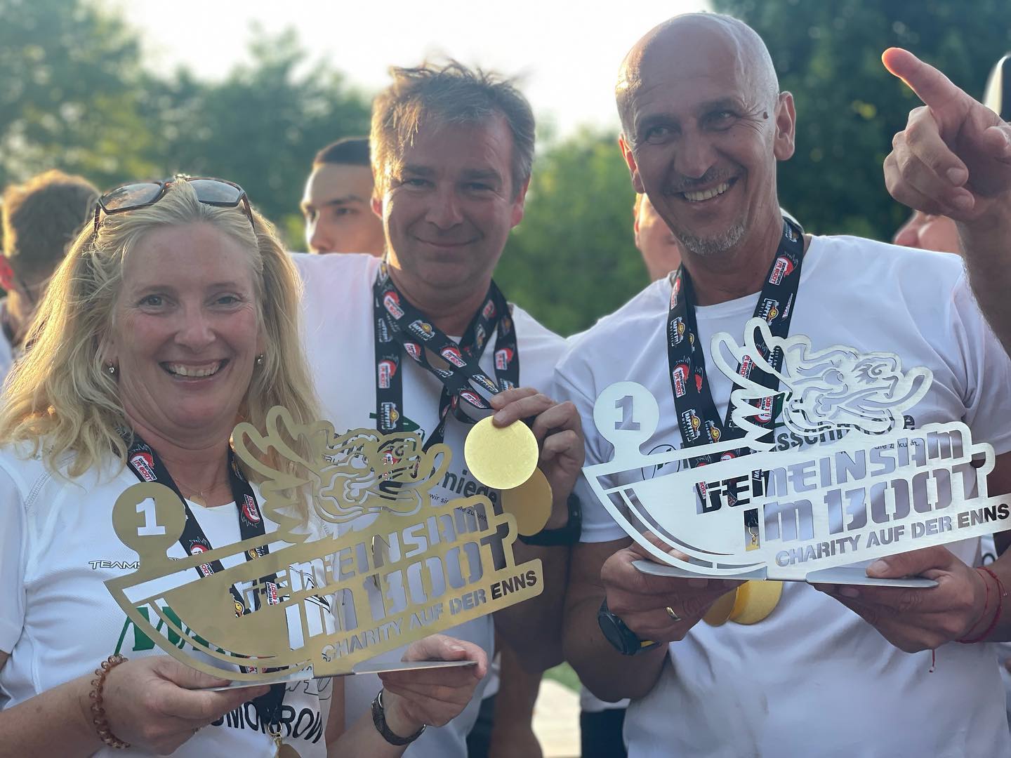 So sehen Sieger aus 🎶🎶🥇🥇
Doppelsieg beim Drachenbootrennen 2023! Mayr Bau Mädels verteidigen den Titel von 2022, gewinnen wieder und die Buben ziehen nach! Ihr wart das beste Team ever, besser geht‘s wohl nicht mehr!!🥇🥇🥇🥇
#gemeinsamimboot
#C41 Styria
#forelleteefix
#mayrbau #team #steyr #deachenbootrennen