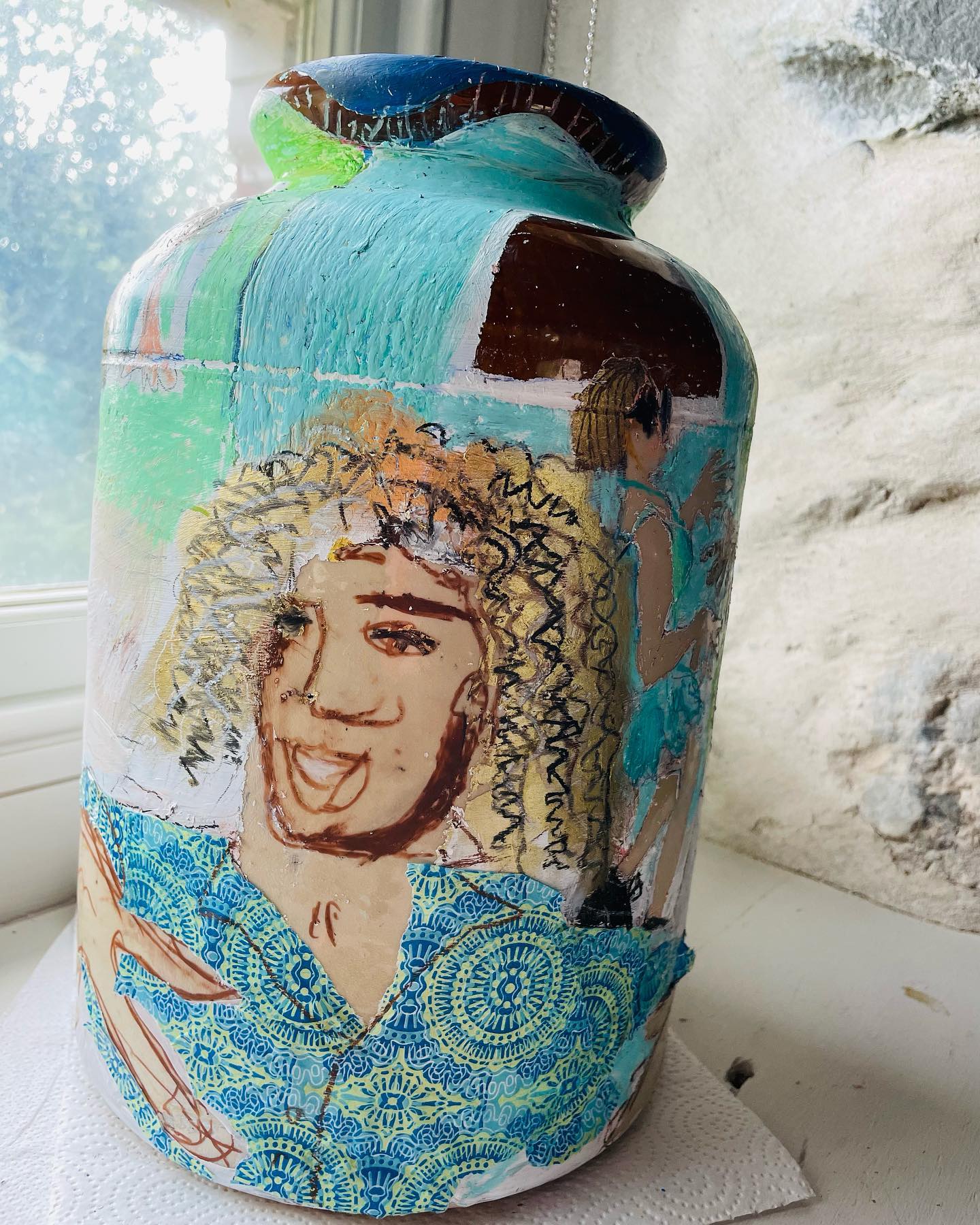 #dancinginthestreets #reggae #reggaedub #windrush #bristolstyle #drawonanything #upcycle large #reloved #saltfired jar C19th now holding fantastic atmosphere of #stpaulscarnival #bristol so Optimistic, friendly and upbeat atmos! I did not want to obscure original glaze so left it in places as key part of the design - so it’s scratched acrylic, crayon, gold paste and collage breathing new life into stoneware that I never liked much. Still a bit to finish…. Or may just leave! #sketchbook #sketch #walktosee #illustrationartists #illustrators #illustratorsofinstagram #quentinblakecentreforillustration #royaldrawingschool #goodshipillustration