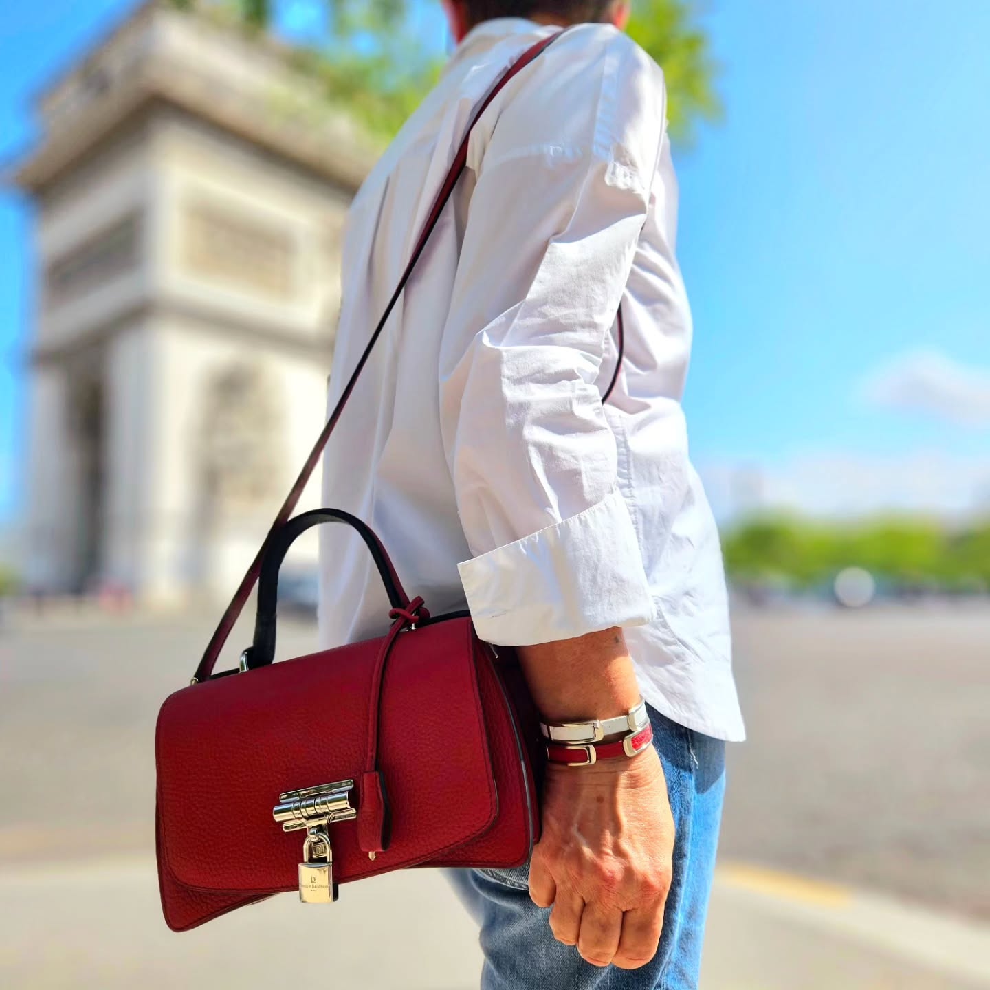 Au delà d'un sac à main d'exception, le Loquet se distingue par son élégance, peu importe votre look, il sublimera votre silhouette en vous accompagnant durant toutes les saisons.
#loquet #prouesbydavidhanna #style #mode #elegance #look #model #lifestyle #fashion #hautemaroquinerie #madeinfrance