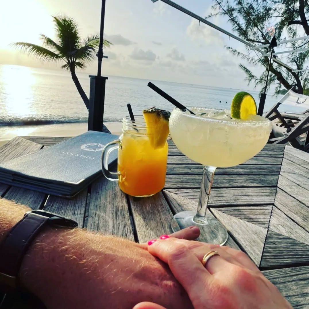 Thankyou to our most recent guests staying at Carizma for sharing their holiday memories of sundowners @lonestarbarbados with us.
#holidaymemories #carizmavillabarbados
#barbadosvacationrentals #sunsets#barbados
#lonestarbarbados