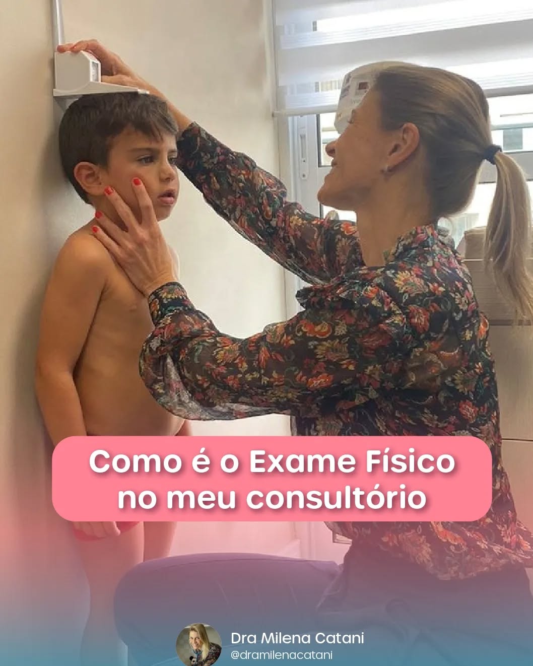 O Exame físico detalhado é essencial para a avaliação da saúde das crianças, mas também entendemos que pode ser uma experiência desconfortável.
❤️Por isso, busco humanizar esse processo e torná-lo o mais suave e cuidadoso possível.
Uma das estratégias é realizar o exame com a criança no chão, em um ambiente descontraído. Isso cria um ambiente mais acolhedor e ajuda a evitar impactos negativos na avaliação.
🫡Com foco na brincadeira e na linguagem adequada à idade, incentivo a criança a participar e compreender o que está acontecendo.
🔬 Durante o exame, observo cuidadosamente o desenvolvimento físico e cognitivo, avaliando a postura, a mobilidade e a coordenação motora.
Exame do coração, pulmões, abdômen, além de verificar a coluna vertebral e as articulações. Tudo isso é feito com sensibilidade e respeito ao ritmo da criança. 💓🌟
Importante verificar simetria da cabeça, dos olhos, investigar dentro da boca, nariz, ouvidos, genitais, lesões de pele.
🎈 Sabemos que cada criança é única, e procuramos adaptar o exame físico às suas necessidades individuais. Estamos atentos a sinais de desconforto e ansiedade, buscando alternativas para tornar a experiência mais tranquila e segura. 💛✨
💙 Quero agradecer a todos os pais que confiam em mim para cuidar de seus filhos. É uma honra fazer parte da jornada de crescimento e saúde de cada criança! 🙏
Se vocês têm alguma dúvida ou gostariam de compartilhar suas experiências com o exame físico pediátrico, compartilhem aqui.
Dra Milena Catani – CRM 115562
#pediatria #pediatracomamor #analiafranco #moemasp #moema #vilamarianasp #vilaclementino #examefisico #humanização #acolhimento #saúde